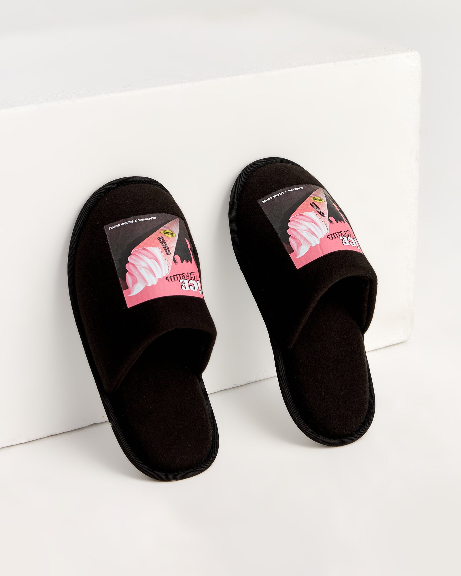 kadın ev terliği,kadın ev içi terlik,bayan ev terliği,kadın kışlık terlik,kadın yazlık terlik,evde giyilen kadın terlikleri,kadın konforlu terlik,rahat kadın ev terliği,kaymaz taban kadın terlik,kapalı kadın ev terliği