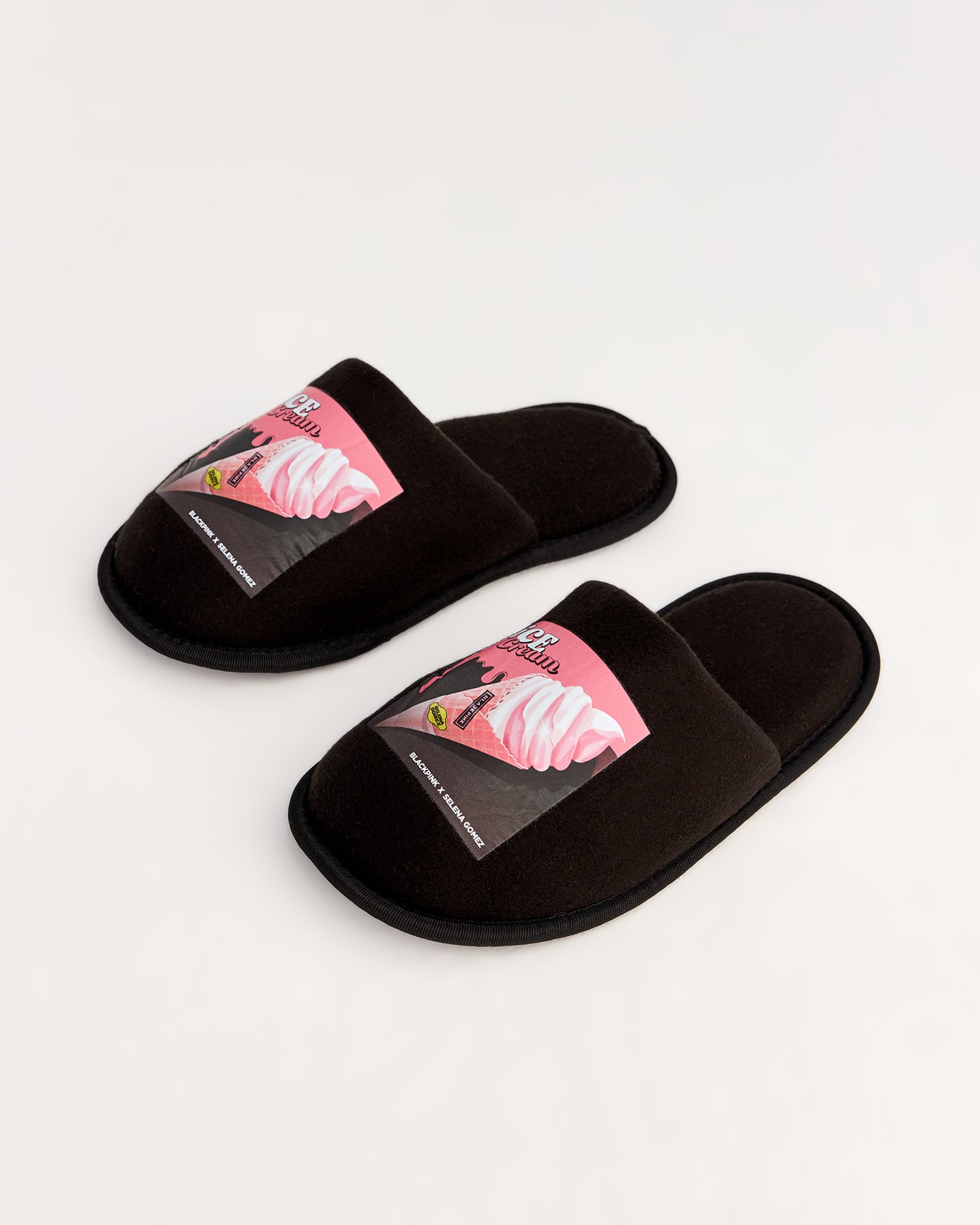 kadın ev terliği,kadın ev içi terlik,bayan ev terliği,kadın kışlık terlik,kadın yazlık terlik,evde giyilen kadın terlikleri,kadın konforlu terlik,rahat kadın ev terliği,kaymaz taban kadın terlik,kapalı kadın ev terliği