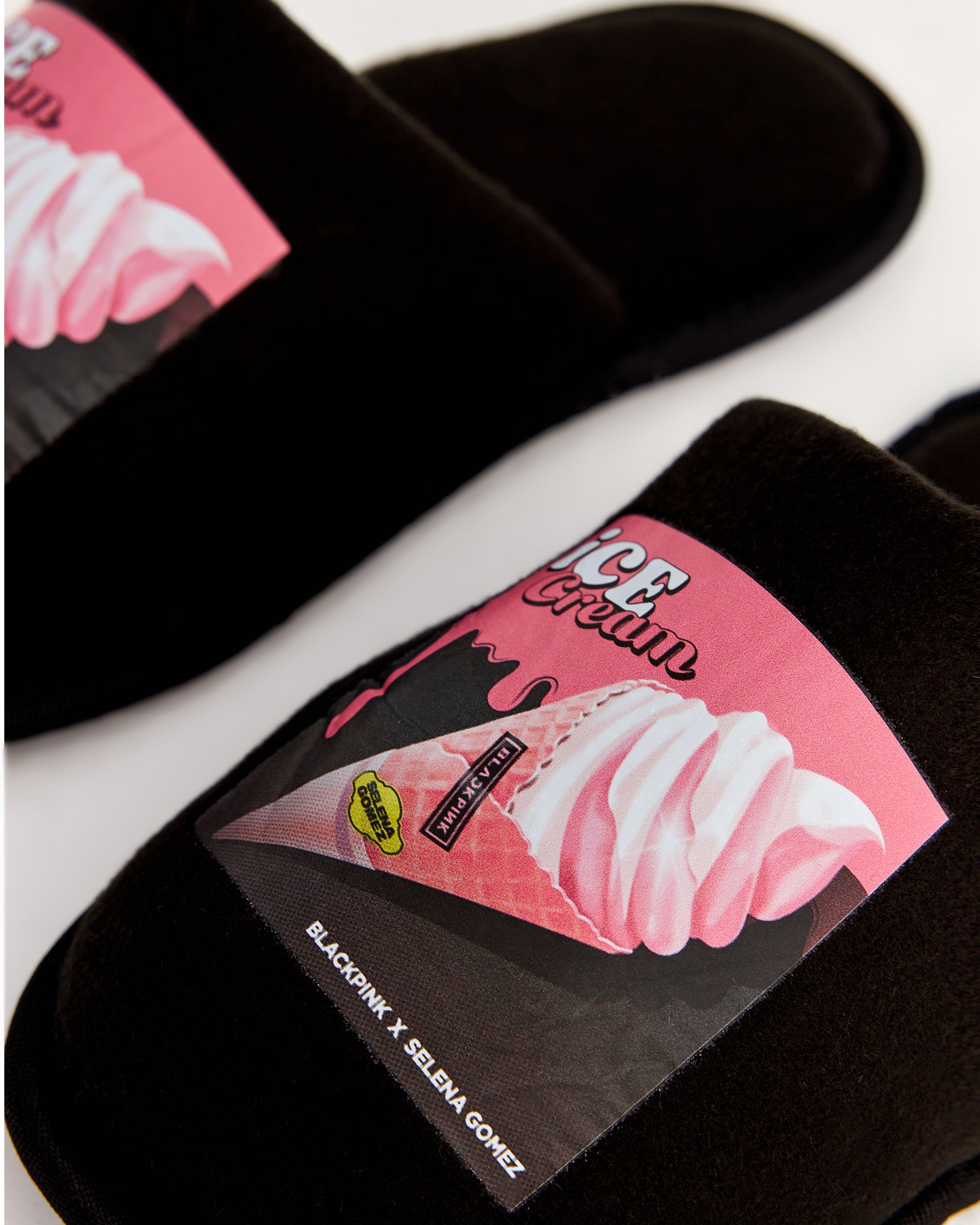 kadın ev terliği,kadın ev içi terlik,bayan ev terliği,kadın kışlık terlik,kadın yazlık terlik,evde giyilen kadın terlikleri,kadın konforlu terlik,rahat kadın ev terliği,kaymaz taban kadın terlik,kapalı kadın ev terliği