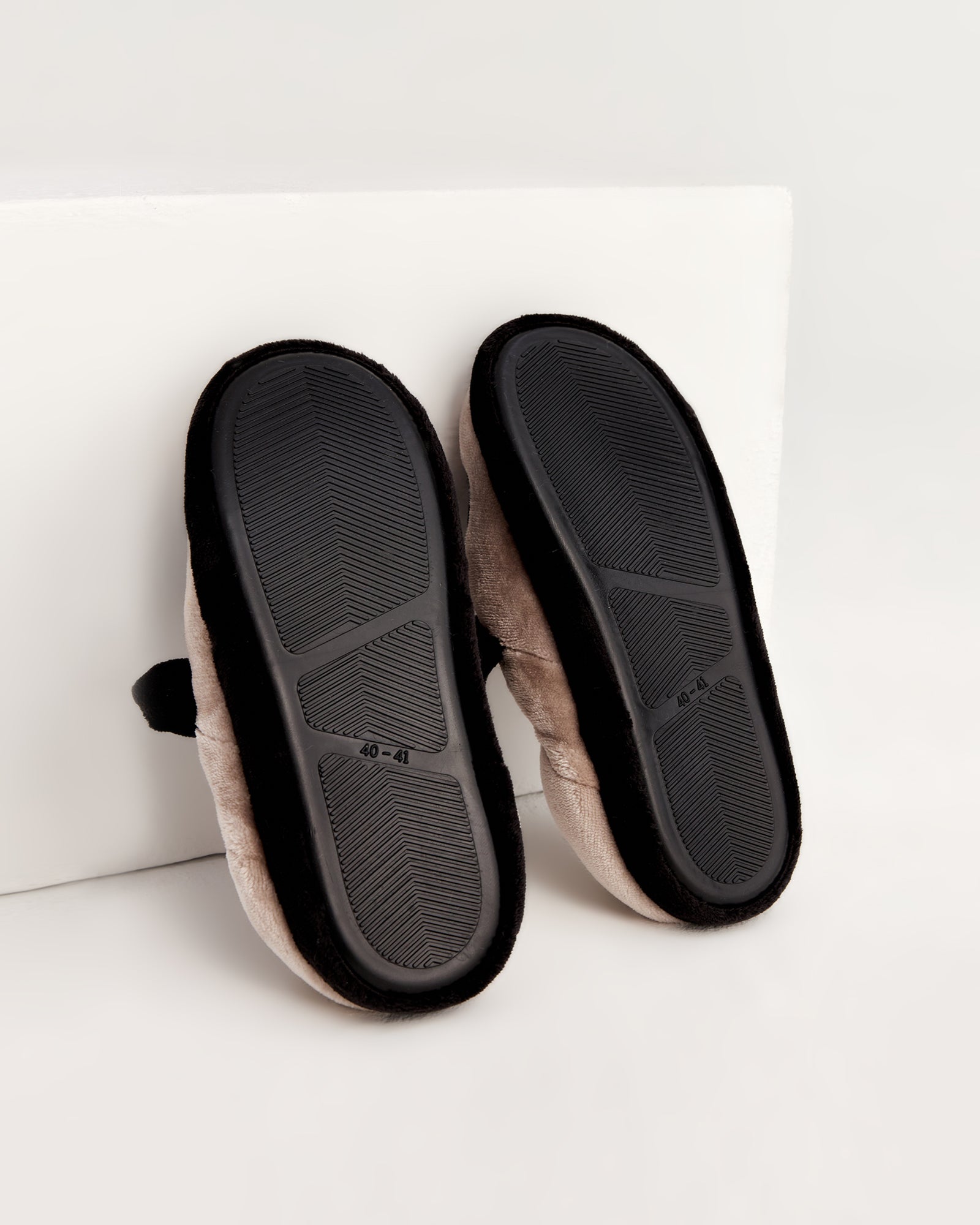 erkek ev içi ayakkabı,erkek ev ayakkabısı,erkek iç mekan ayakkabısı,erkek ev için ayakkabı,erkek ev ayakkabısı modelleri,erkek ev içi ayakkabı çeşitleri,rahat erkek ev ayakkabısı,konforlu erkek ev içi ayakkabı,erkek ev ayakkabısı fiyatları