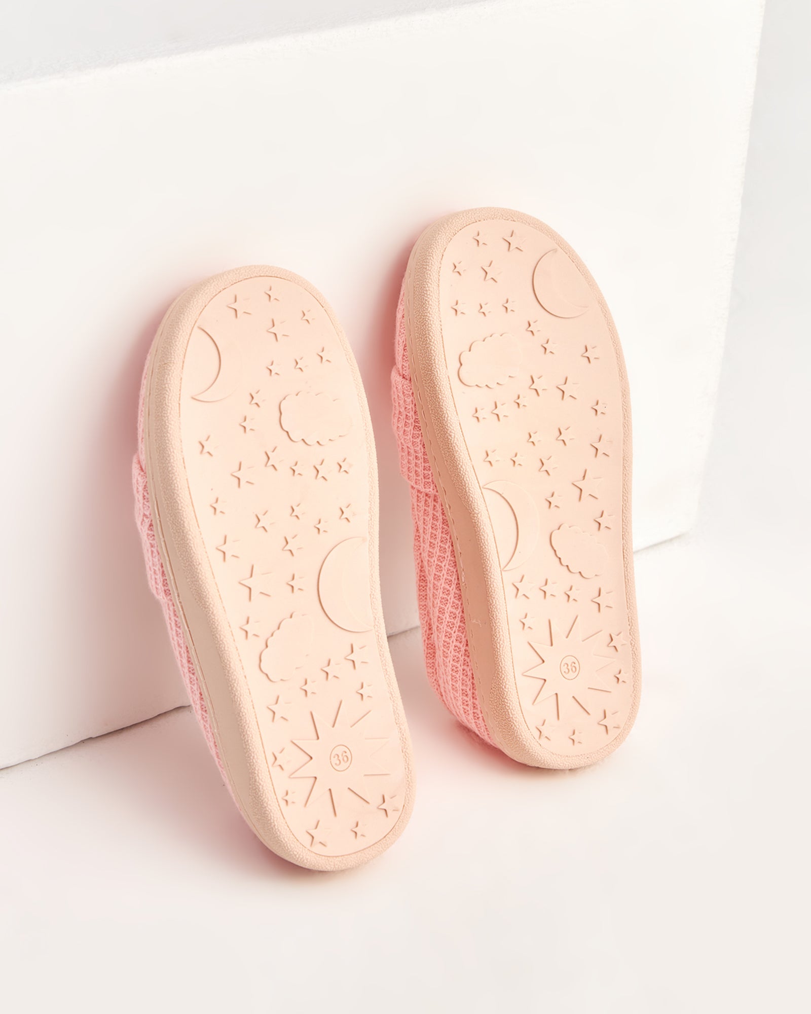 kadın ev içi ayakkabı,bayan ev içi ayakkabı,kadın ev ayakkabısı,kadın iç mekan ayakkabısı,kadın ev ayakkabı modelleri,rahat kadın ev içi ayakkabı,ortopedik ev içi ayakkabı kadın,yumuşak tabanlı kadın ev ayakkabısı,kapalı kadın ev içi ayakkabı,kadın ev ayakkabısı kışlık