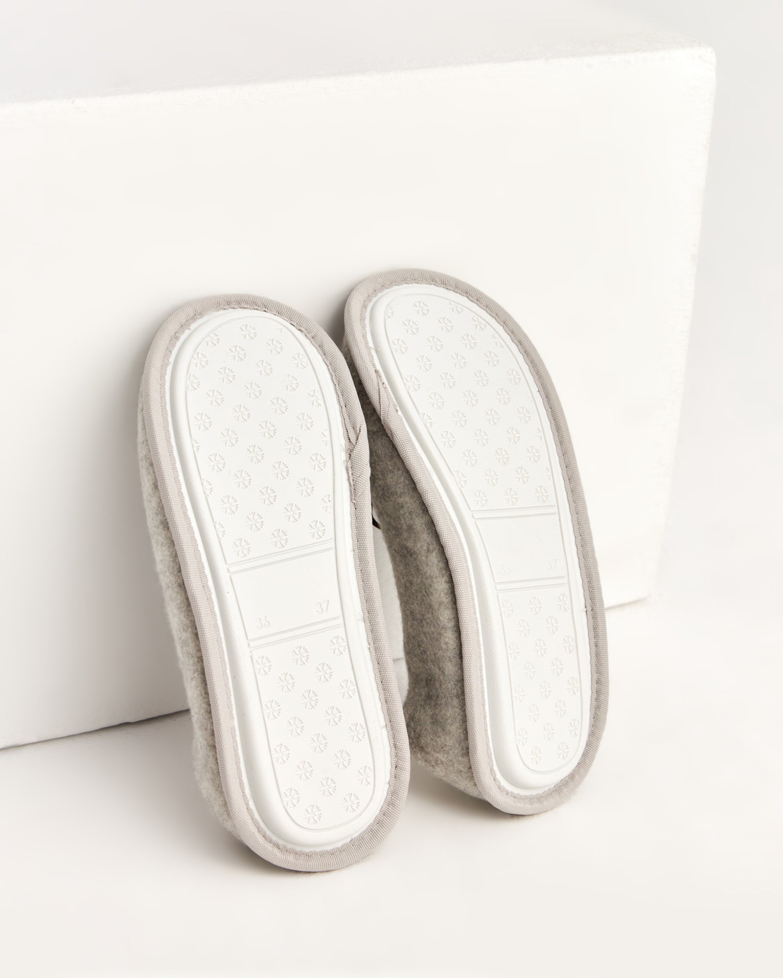 kadın ev içi ayakkabı,bayan ev içi ayakkabı,kadın ev ayakkabısı,kadın iç mekan ayakkabısı,kadın ev ayakkabı modelleri,rahat kadın ev içi ayakkabı,ortopedik ev içi ayakkabı kadın,yumuşak tabanlı kadın ev ayakkabısı,kapalı kadın ev içi ayakkabı,kadın ev ayakkabısı kışlık