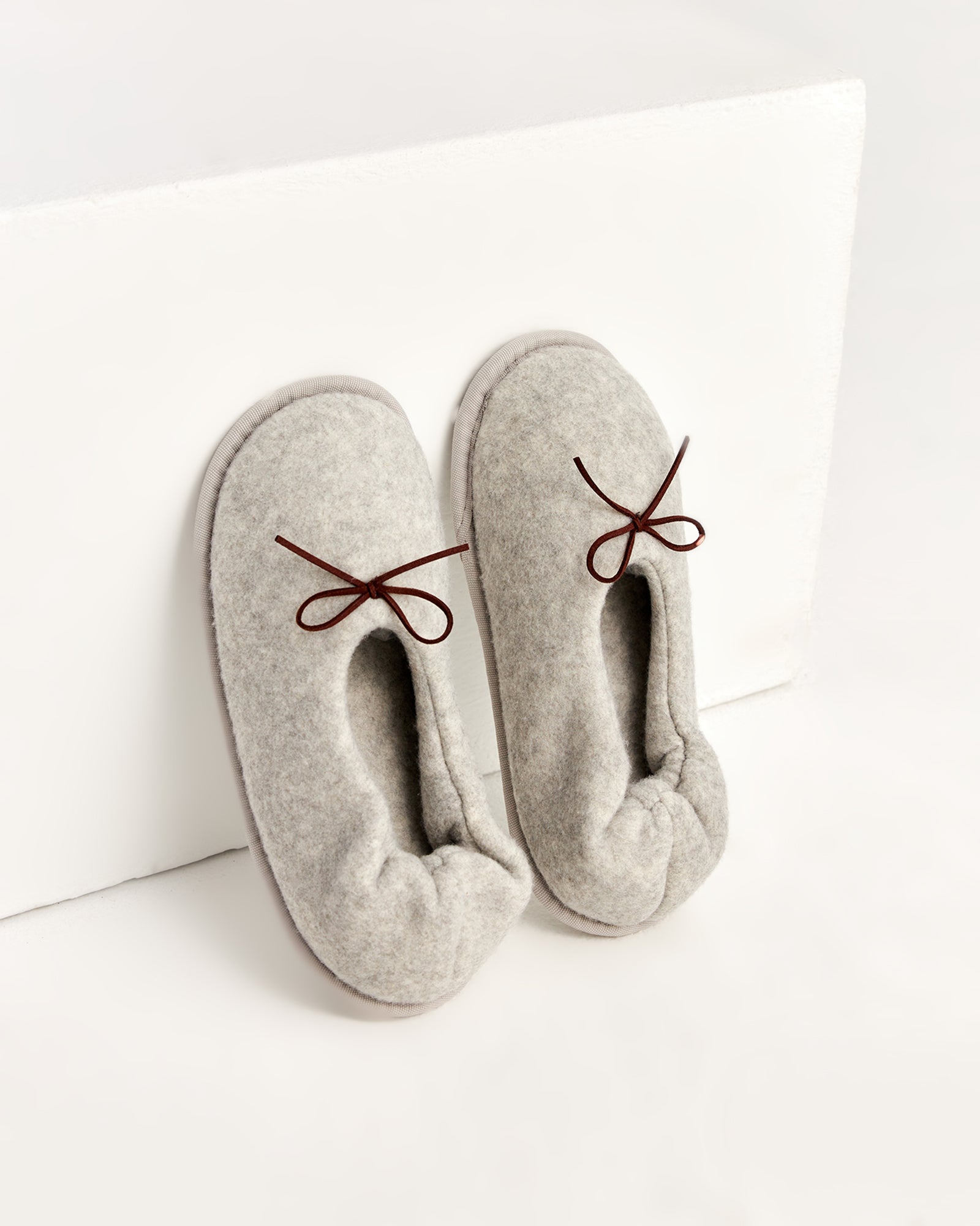 kadın ev içi ayakkabı,bayan ev içi ayakkabı,kadın ev ayakkabısı,kadın iç mekan ayakkabısı,kadın ev ayakkabı modelleri,rahat kadın ev içi ayakkabı,ortopedik ev içi ayakkabı kadın,yumuşak tabanlı kadın ev ayakkabısı,kapalı kadın ev içi ayakkabı,kadın ev ayakkabısı kışlık