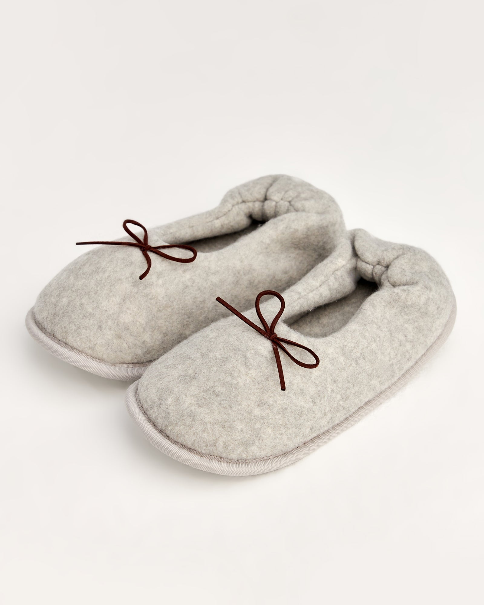 kadın ev içi ayakkabı,bayan ev içi ayakkabı,kadın ev ayakkabısı,kadın iç mekan ayakkabısı,kadın ev ayakkabı modelleri,rahat kadın ev içi ayakkabı,ortopedik ev içi ayakkabı kadın,yumuşak tabanlı kadın ev ayakkabısı,kapalı kadın ev içi ayakkabı,kadın ev ayakkabısı kışlık