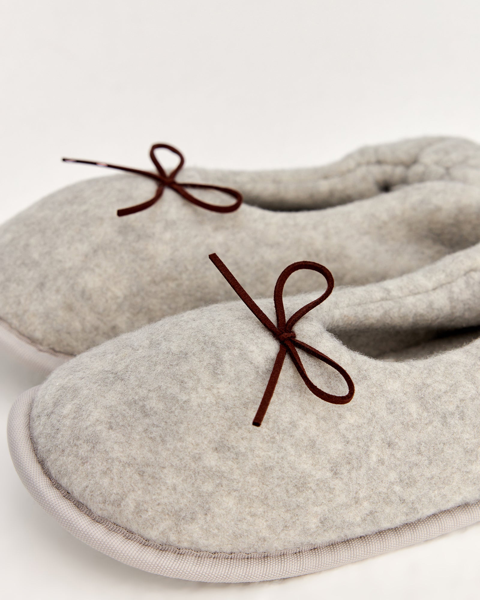 kadın ev içi ayakkabı,bayan ev içi ayakkabı,kadın ev ayakkabısı,kadın iç mekan ayakkabısı,kadın ev ayakkabı modelleri,rahat kadın ev içi ayakkabı,ortopedik ev içi ayakkabı kadın,yumuşak tabanlı kadın ev ayakkabısı,kapalı kadın ev içi ayakkabı,kadın ev ayakkabısı kışlık