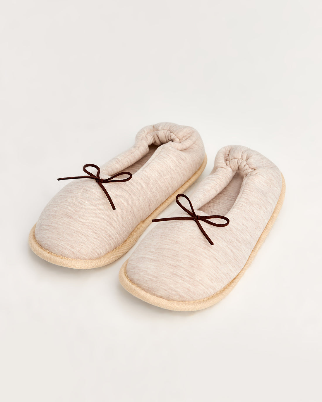 kadın ev içi ayakkabı,bayan ev içi ayakkabı,kadın ev ayakkabısı,kadın iç mekan ayakkabısı,kadın ev ayakkabı modelleri,rahat kadın ev içi ayakkabı,ortopedik ev içi ayakkabı kadın,yumuşak tabanlı kadın ev ayakkabısı,kapalı kadın ev içi ayakkabı,kadın ev ayakkabısı kışlık