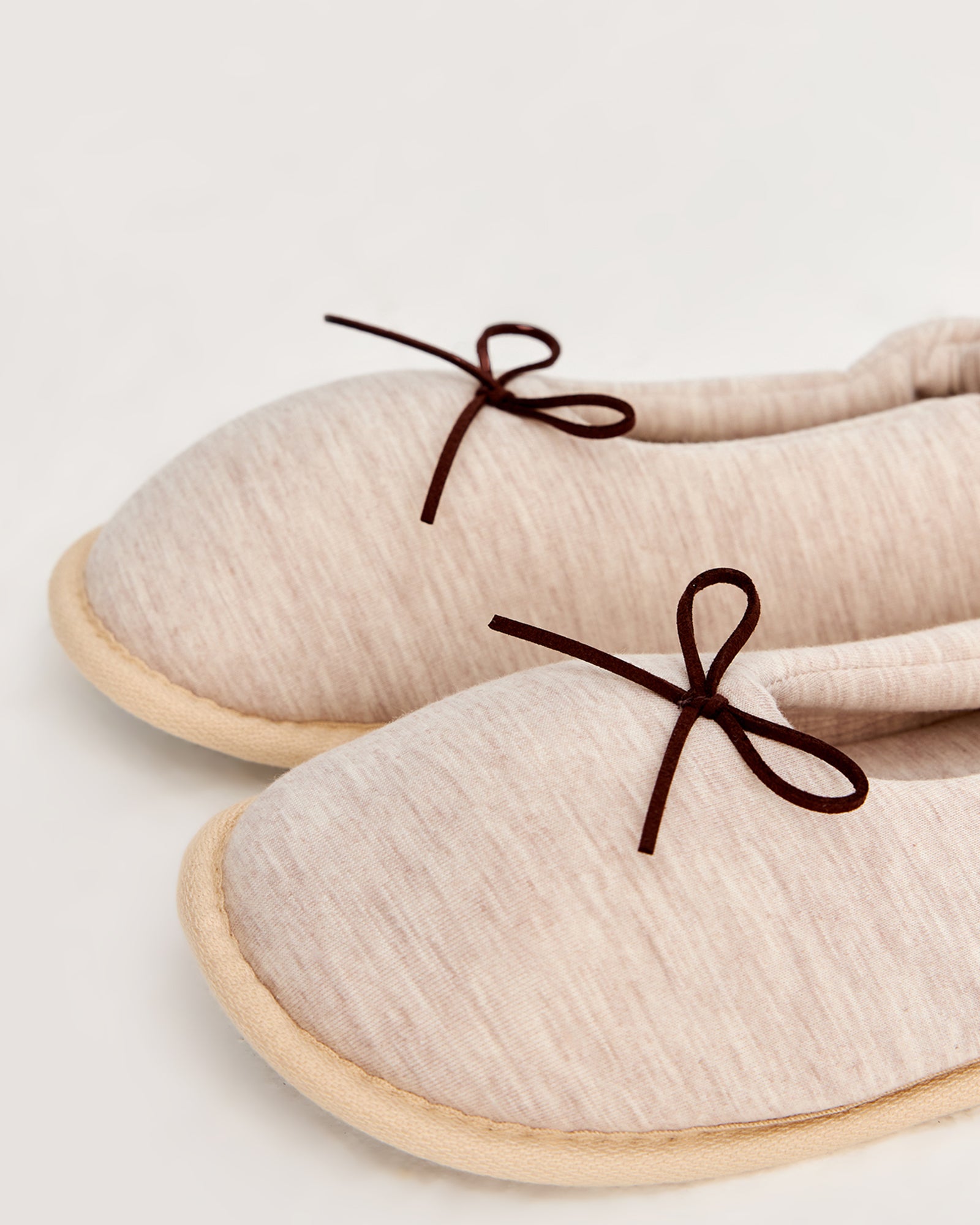 kadın ev içi ayakkabı,bayan ev içi ayakkabı,kadın ev ayakkabısı,kadın iç mekan ayakkabısı,kadın ev ayakkabı modelleri,rahat kadın ev içi ayakkabı,ortopedik ev içi ayakkabı kadın,yumuşak tabanlı kadın ev ayakkabısı,kapalı kadın ev içi ayakkabı,kadın ev ayakkabısı kışlık