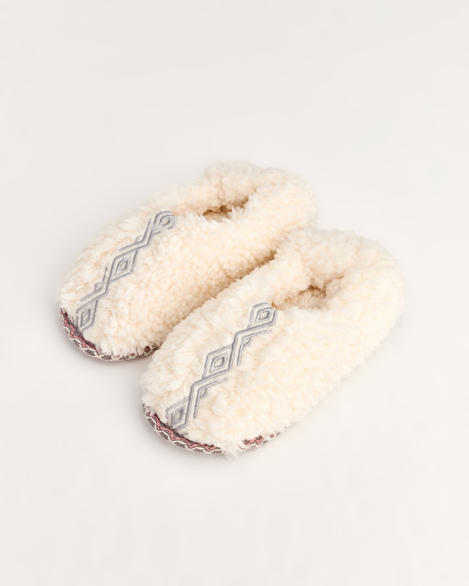 kadın ev içi ayakkabı,bayan ev içi ayakkabı,kadın ev ayakkabısı,kadın iç mekan ayakkabısı,kadın ev ayakkabı modelleri,rahat kadın ev içi ayakkabı,ortopedik ev içi ayakkabı kadın,yumuşak tabanlı kadın ev ayakkabısı,kapalı kadın ev içi ayakkabı,kadın ev ayakkabısı kışlık