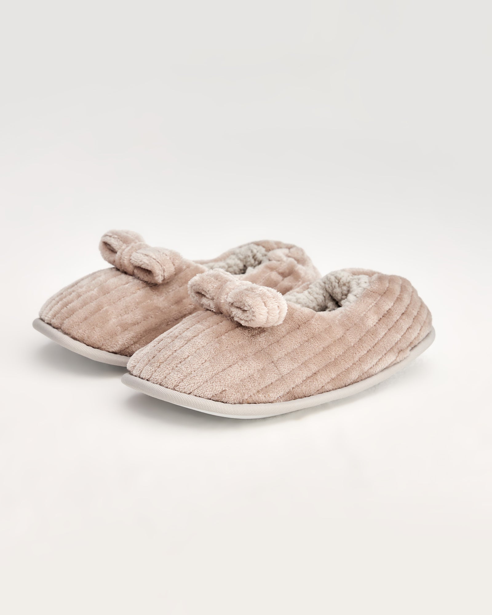 kadın ev içi ayakkabı,bayan ev içi ayakkabı,kadın ev ayakkabısı,kadın iç mekan ayakkabısı,kadın ev ayakkabı modelleri,rahat kadın ev içi ayakkabı,ortopedik ev içi ayakkabı kadın,yumuşak tabanlı kadın ev ayakkabısı,kapalı kadın ev içi ayakkabı,kadın ev ayakkabısı kışlık