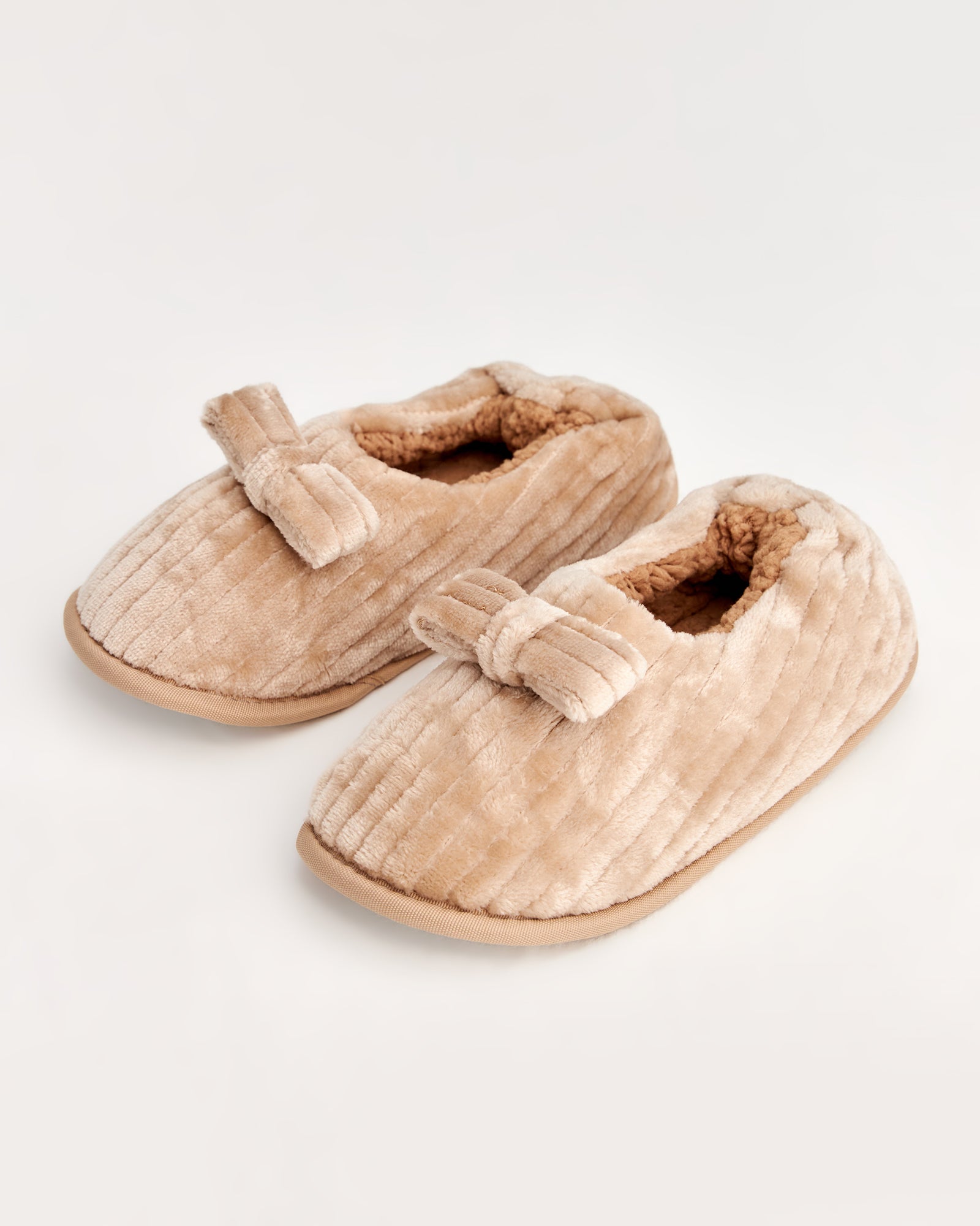 kadın ev içi ayakkabı,bayan ev içi ayakkabı,kadın ev ayakkabısı,kadın iç mekan ayakkabısı,kadın ev ayakkabı modelleri,rahat kadın ev içi ayakkabı,ortopedik ev içi ayakkabı kadın,yumuşak tabanlı kadın ev ayakkabısı,kapalı kadın ev içi ayakkabı,kadın ev ayakkabısı kışlık