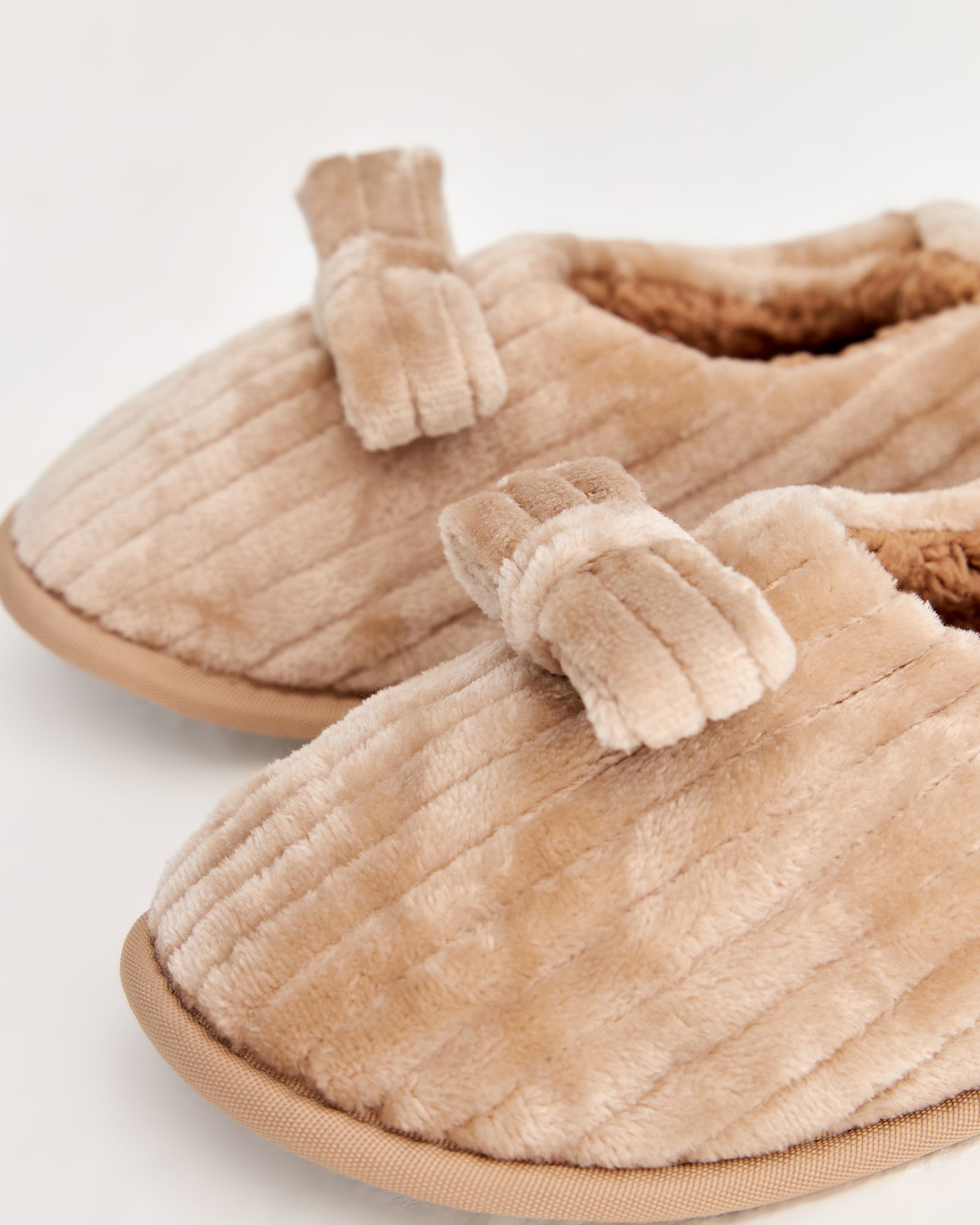 kadın ev içi ayakkabı,bayan ev içi ayakkabı,kadın ev ayakkabısı,kadın iç mekan ayakkabısı,kadın ev ayakkabı modelleri,rahat kadın ev içi ayakkabı,ortopedik ev içi ayakkabı kadın,yumuşak tabanlı kadın ev ayakkabısı,kapalı kadın ev içi ayakkabı,kadın ev ayakkabısı kışlık