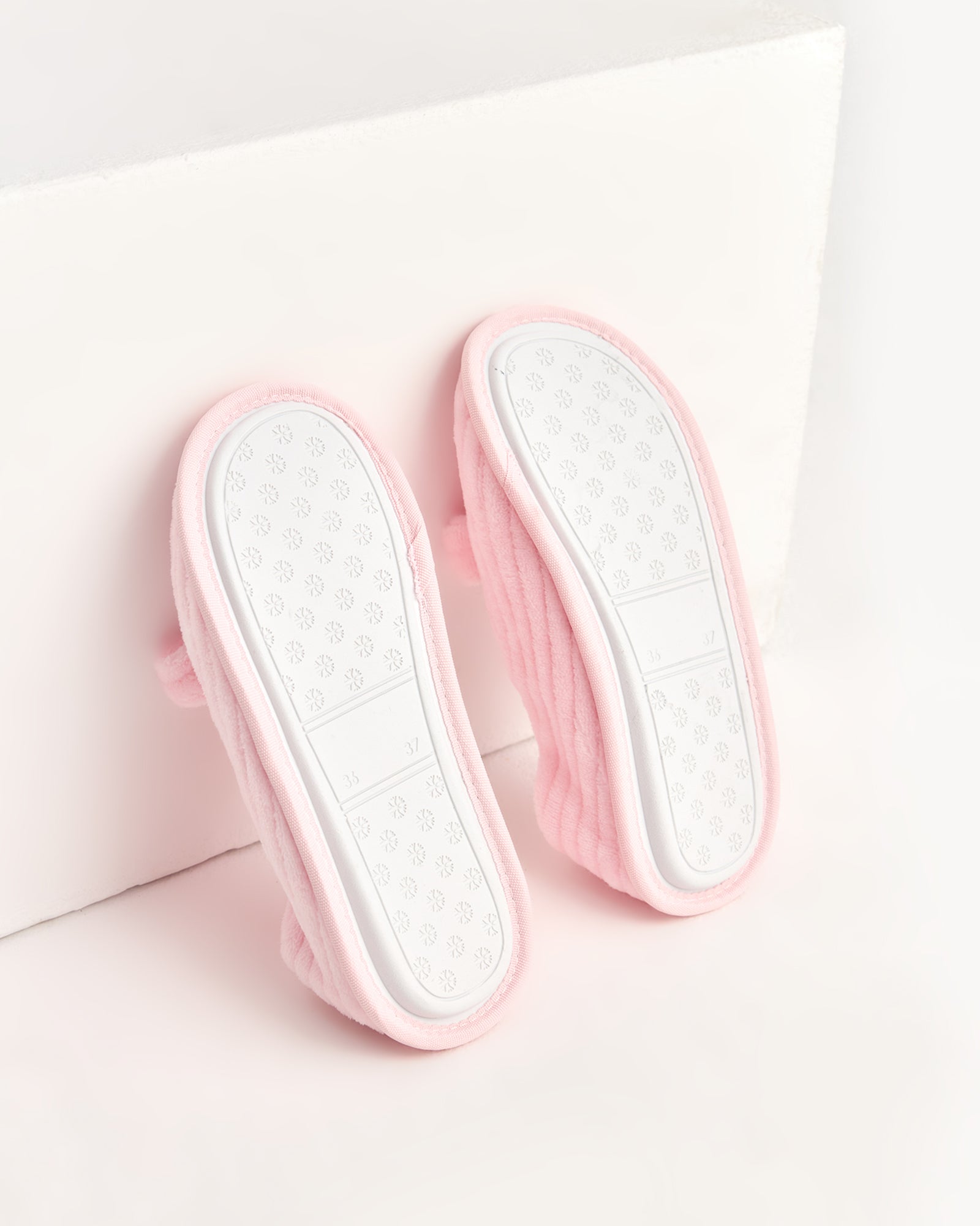 kadın ev içi ayakkabı,bayan ev içi ayakkabı,kadın ev ayakkabısı,kadın iç mekan ayakkabısı,kadın ev ayakkabı modelleri,rahat kadın ev içi ayakkabı,ortopedik ev içi ayakkabı kadın,yumuşak tabanlı kadın ev ayakkabısı,kapalı kadın ev içi ayakkabı,kadın ev ayakkabısı kışlık