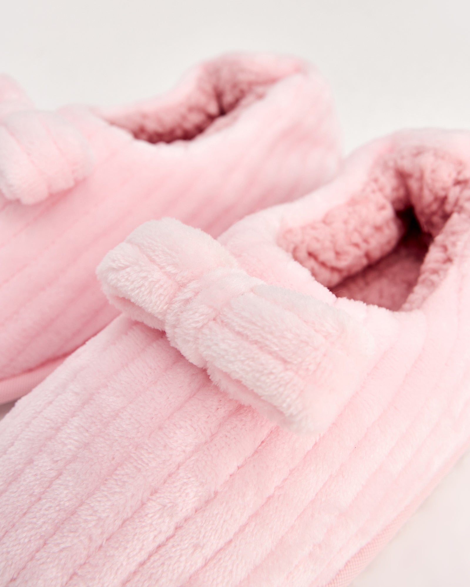 kadın ev içi ayakkabı,bayan ev içi ayakkabı,kadın ev ayakkabısı,kadın iç mekan ayakkabısı,kadın ev ayakkabı modelleri,rahat kadın ev içi ayakkabı,ortopedik ev içi ayakkabı kadın,yumuşak tabanlı kadın ev ayakkabısı,kapalı kadın ev içi ayakkabı,kadın ev ayakkabısı kışlık