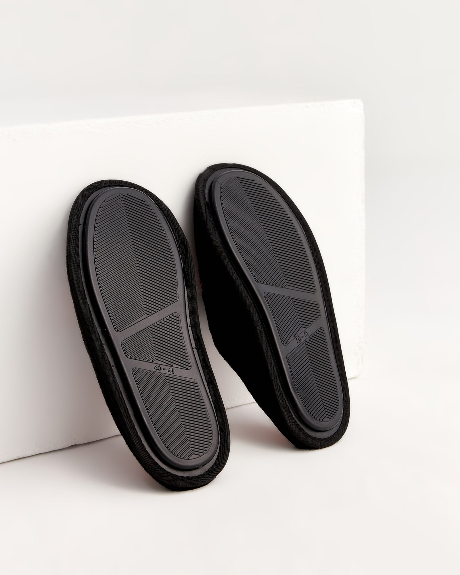 erkek ev terliği,erkek ev içi terlik,erkek ev terliği modelleri,erkek kışlık terlik,erkek yazlık ev terliği,erkek ev terliği fiyatları,evde giyilen erkek terlikleri,rahat erkek ev terliği,konforlu erkek ev terliği