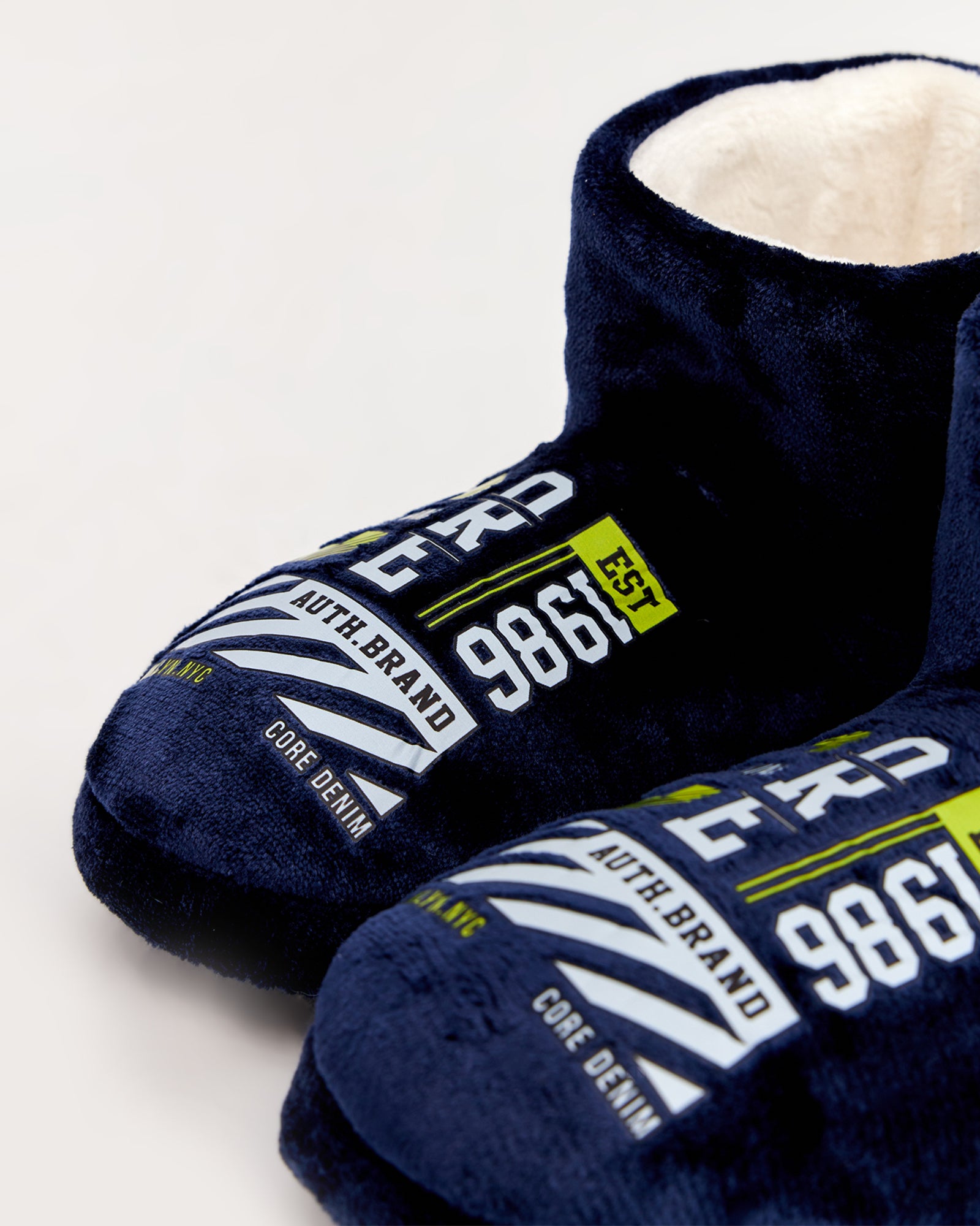 erkek panduf,erkek ev içi panduf,erkek ev pandufu,erkek kışlık panduf,ev için erkek panduf,erkek panduf modelleri,erkek ev içi panduf çeşitleri,konforlu erkek panduf,rahat erkek panduf