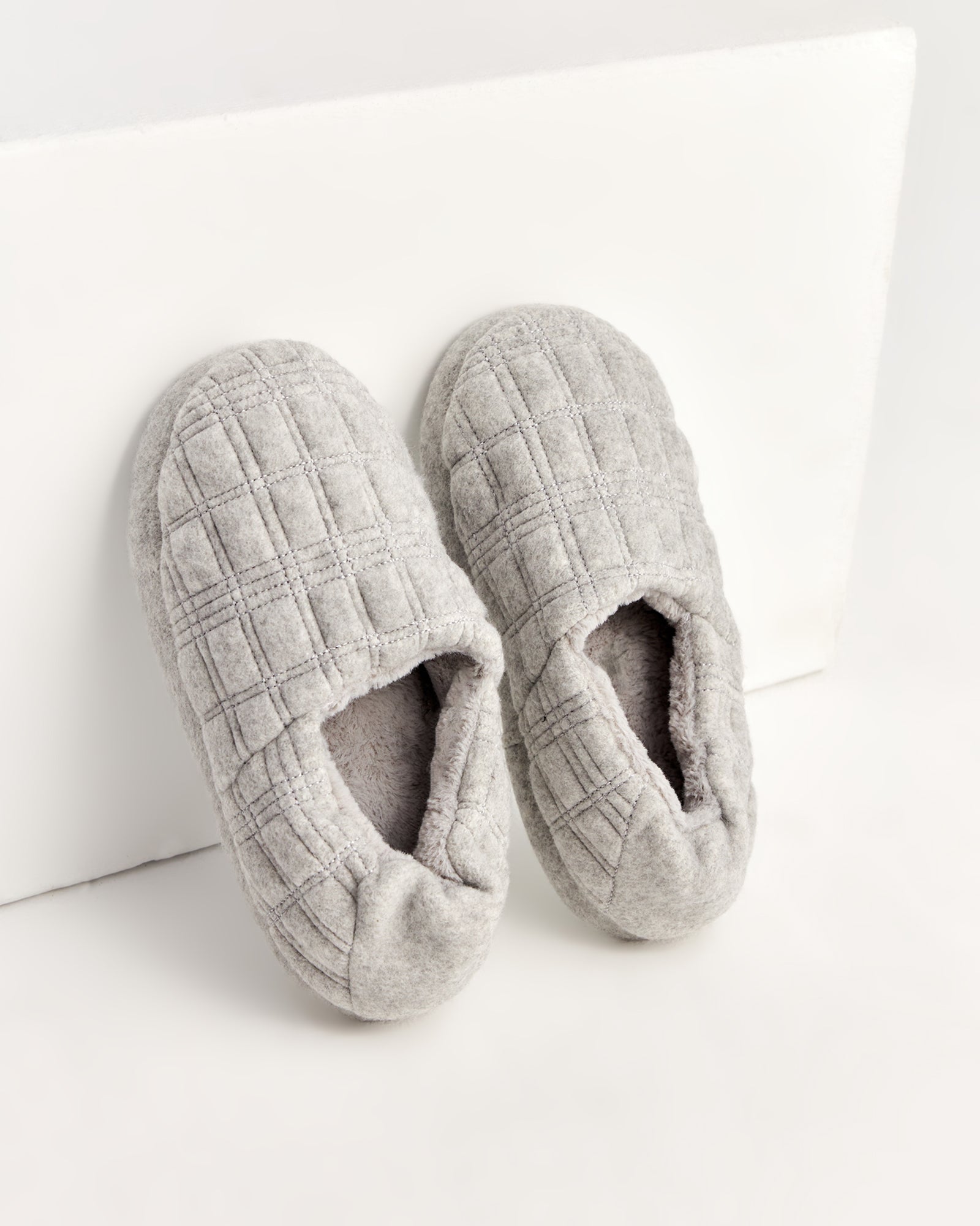 kadın ev içi ayakkabı,bayan ev içi ayakkabı,kadın ev ayakkabısı,kadın iç mekan ayakkabısı,kadın ev ayakkabı modelleri,rahat kadın ev içi ayakkabı,ortopedik ev içi ayakkabı kadın,yumuşak tabanlı kadın ev ayakkabısı,kapalı kadın ev içi ayakkabı,kadın ev ayakkabısı kışlık