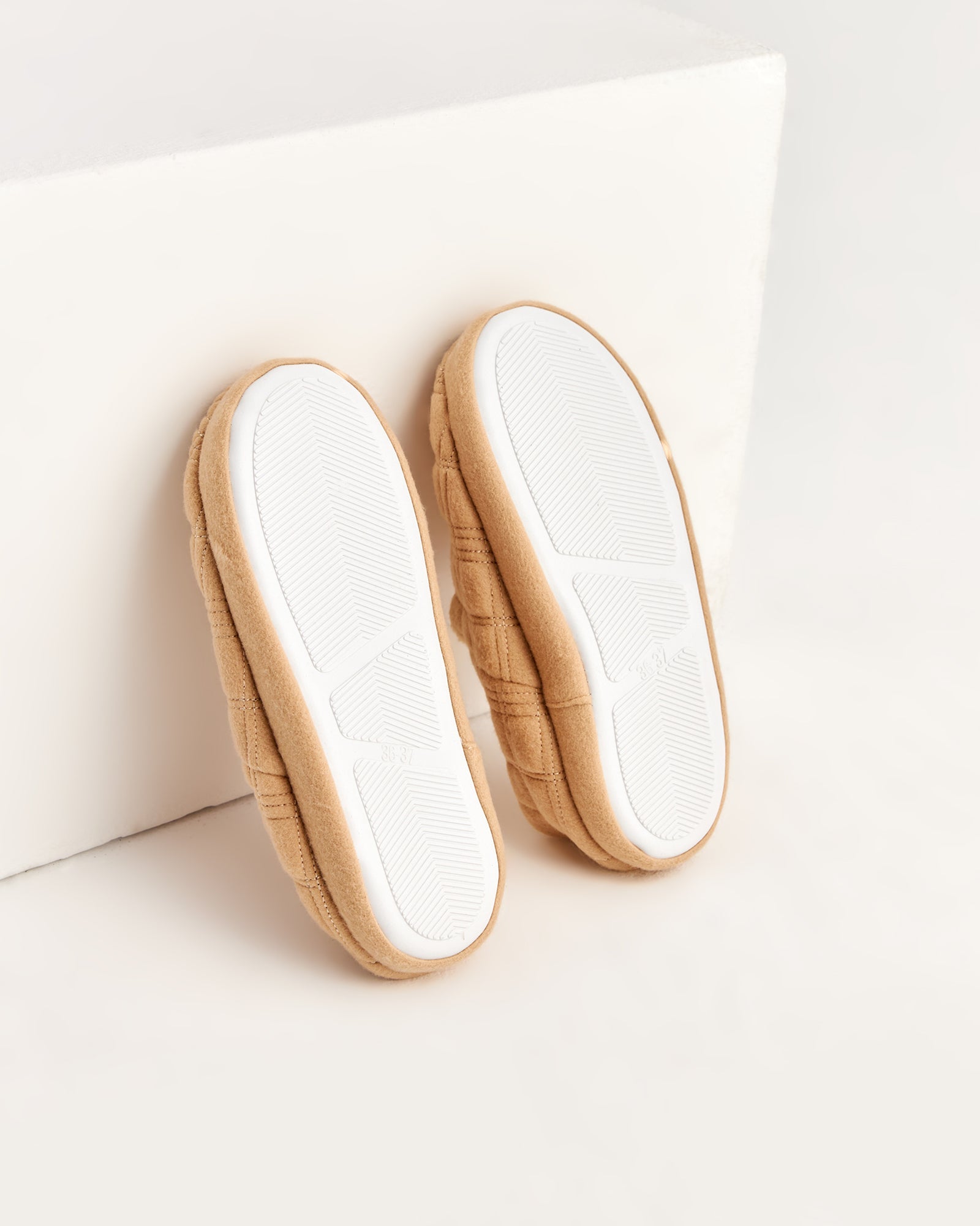 kadın ev içi ayakkabı,bayan ev içi ayakkabı,kadın ev ayakkabısı,kadın iç mekan ayakkabısı,kadın ev ayakkabı modelleri,rahat kadın ev içi ayakkabı,ortopedik ev içi ayakkabı kadın,yumuşak tabanlı kadın ev ayakkabısı,kapalı kadın ev içi ayakkabı,kadın ev ayakkabısı kışlık