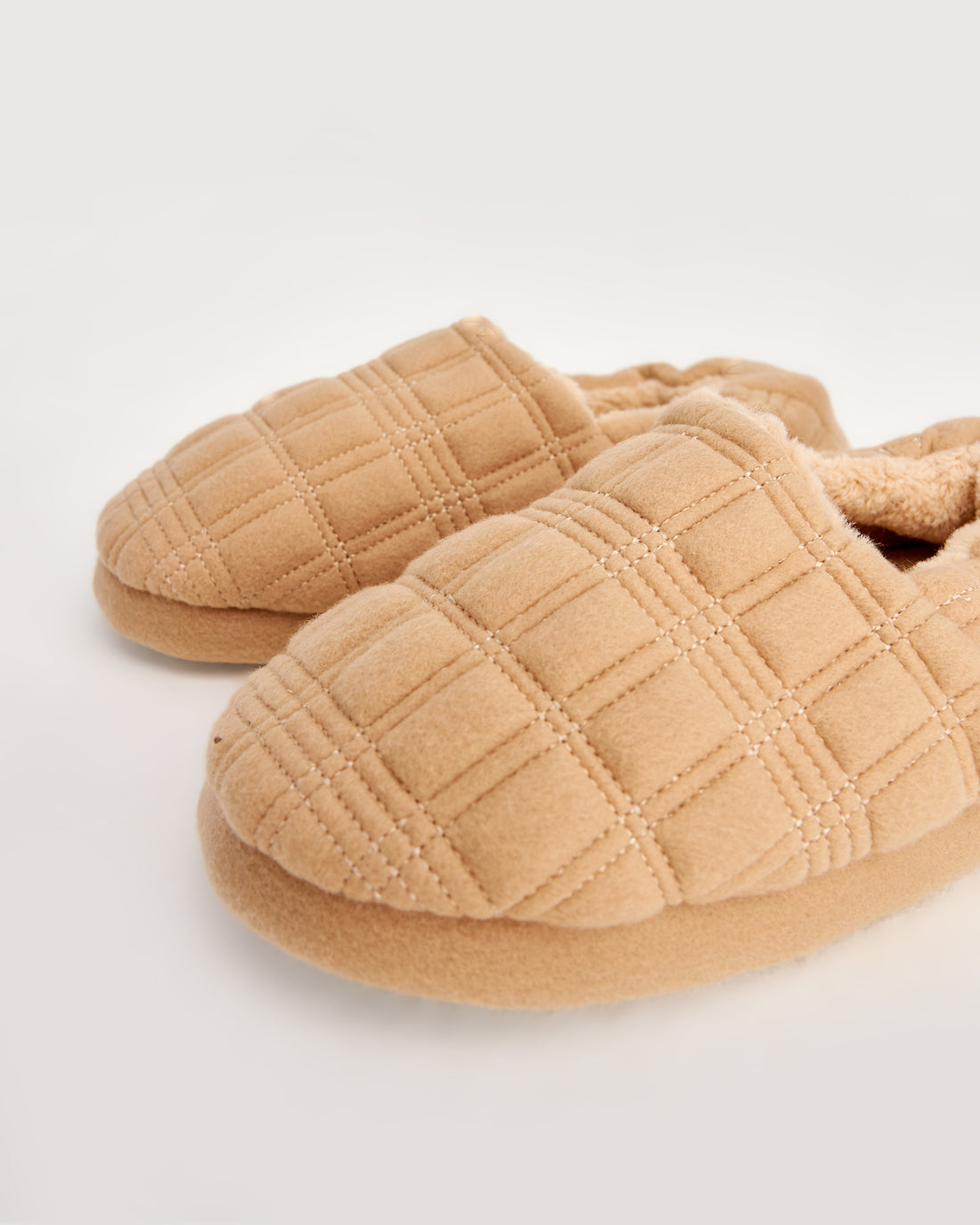 kadın ev içi ayakkabı,bayan ev içi ayakkabı,kadın ev ayakkabısı,kadın iç mekan ayakkabısı,kadın ev ayakkabı modelleri,rahat kadın ev içi ayakkabı,ortopedik ev içi ayakkabı kadın,yumuşak tabanlı kadın ev ayakkabısı,kapalı kadın ev içi ayakkabı,kadın ev ayakkabısı kışlık