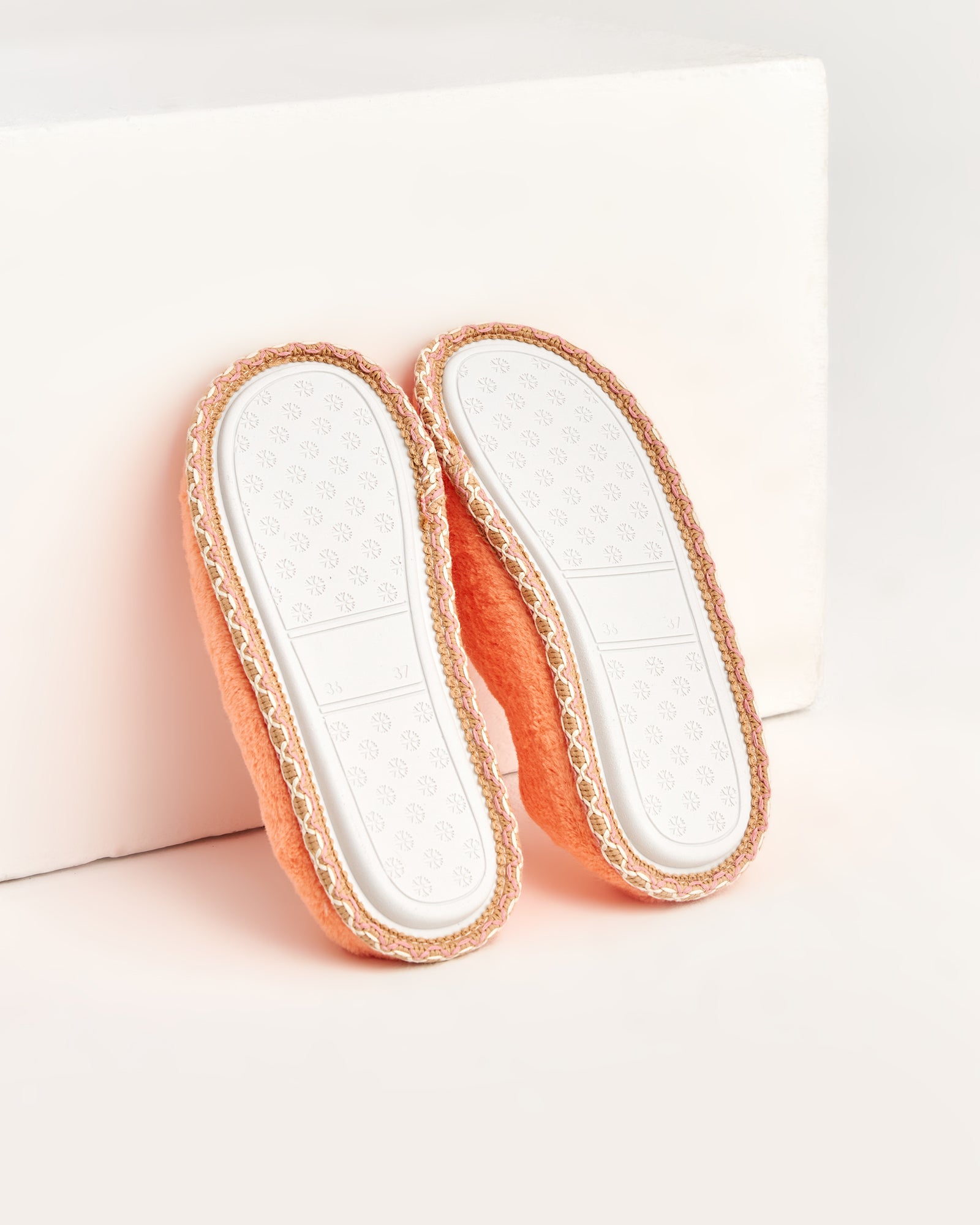 kadın ev içi ayakkabı,bayan ev içi ayakkabı,kadın ev ayakkabısı,kadın iç mekan ayakkabısı,kadın ev ayakkabı modelleri,rahat kadın ev içi ayakkabı,ortopedik ev içi ayakkabı kadın,yumuşak tabanlı kadın ev ayakkabısı,kapalı kadın ev içi ayakkabı,kadın ev ayakkabısı kışlık