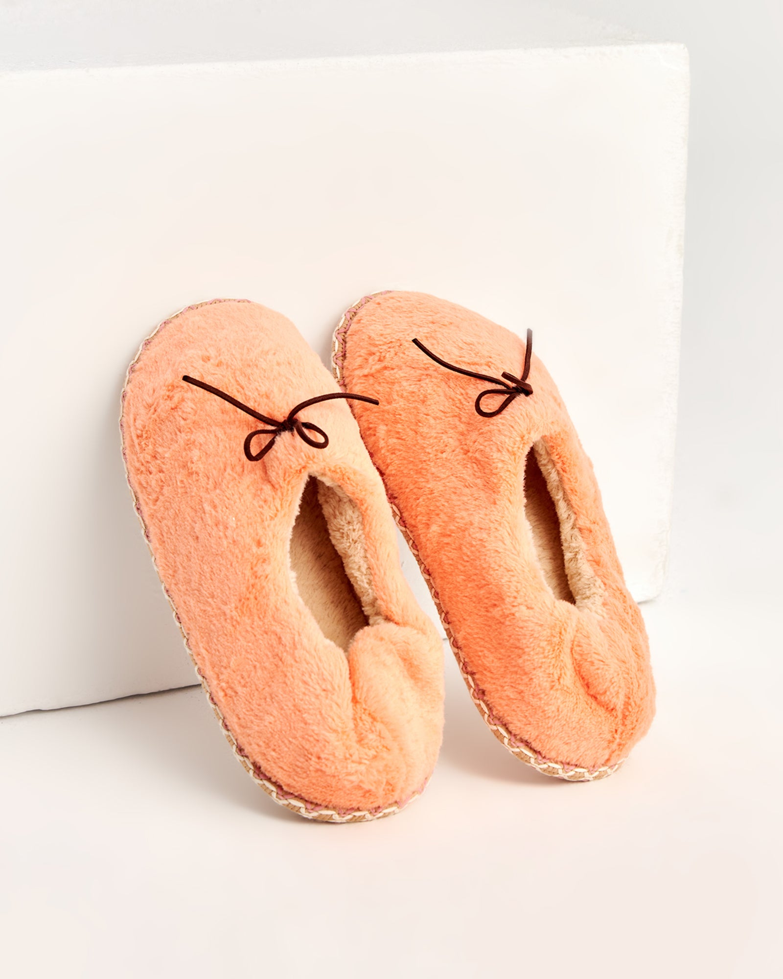 kadın ev içi ayakkabı,bayan ev içi ayakkabı,kadın ev ayakkabısı,kadın iç mekan ayakkabısı,kadın ev ayakkabı modelleri,rahat kadın ev içi ayakkabı,ortopedik ev içi ayakkabı kadın,yumuşak tabanlı kadın ev ayakkabısı,kapalı kadın ev içi ayakkabı,kadın ev ayakkabısı kışlık