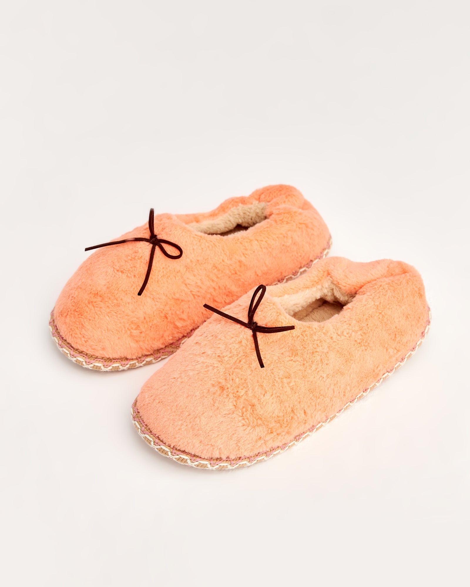 kadın ev içi ayakkabı,bayan ev içi ayakkabı,kadın ev ayakkabısı,kadın iç mekan ayakkabısı,kadın ev ayakkabı modelleri,rahat kadın ev içi ayakkabı,ortopedik ev içi ayakkabı kadın,yumuşak tabanlı kadın ev ayakkabısı,kapalı kadın ev içi ayakkabı,kadın ev ayakkabısı kışlık