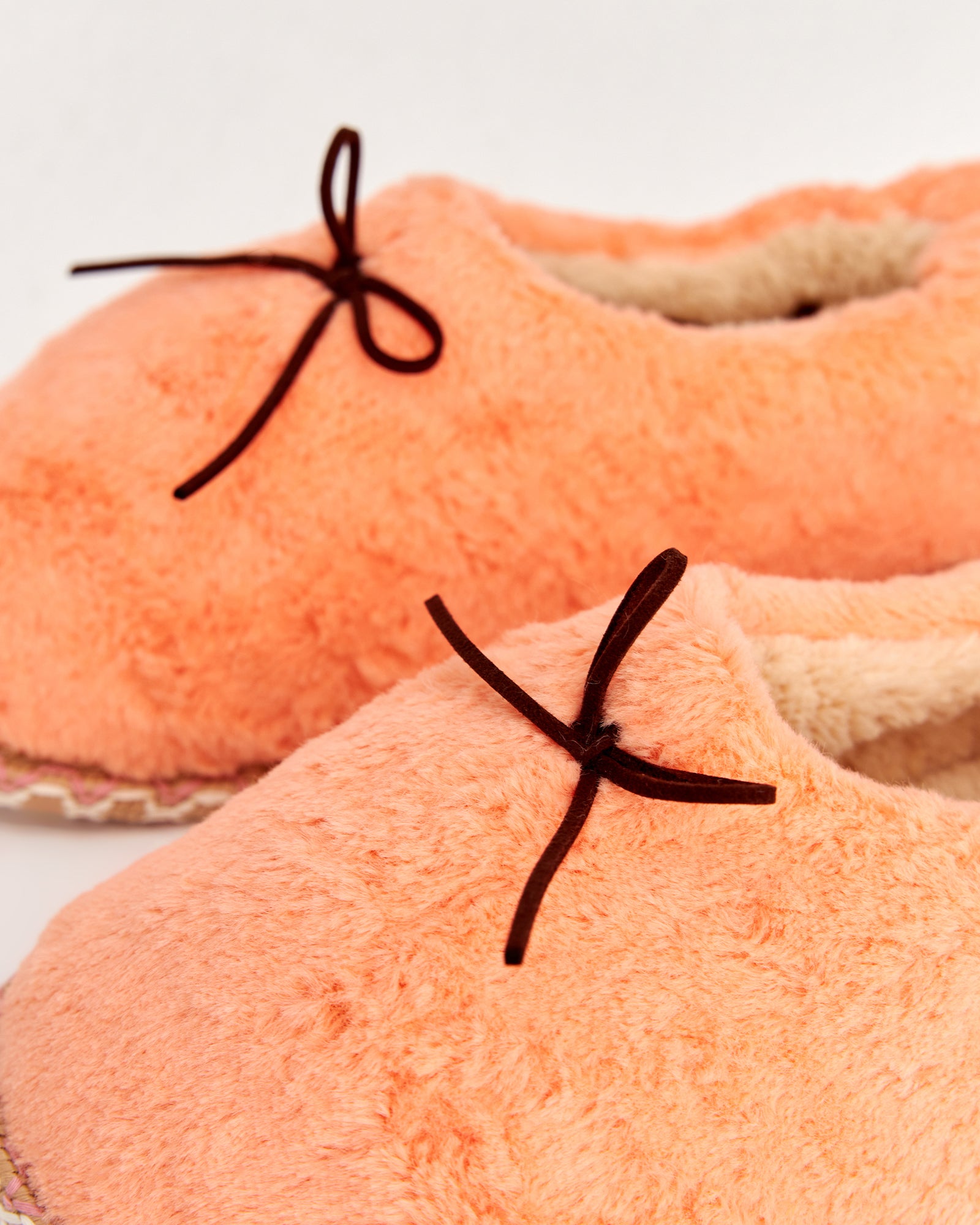 kadın ev içi ayakkabı,bayan ev içi ayakkabı,kadın ev ayakkabısı,kadın iç mekan ayakkabısı,kadın ev ayakkabı modelleri,rahat kadın ev içi ayakkabı,ortopedik ev içi ayakkabı kadın,yumuşak tabanlı kadın ev ayakkabısı,kapalı kadın ev içi ayakkabı,kadın ev ayakkabısı kışlık