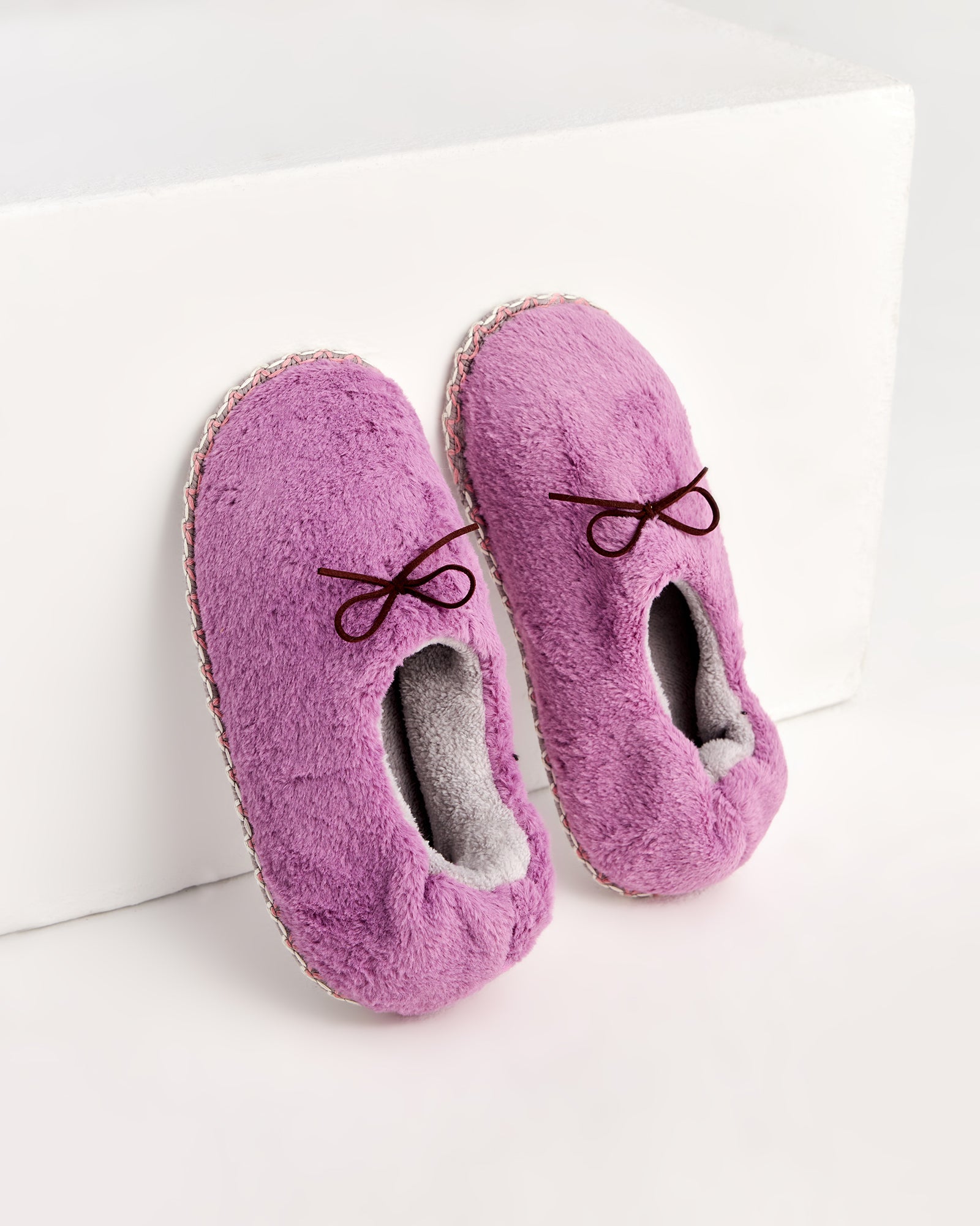 kadın ev içi ayakkabı,bayan ev içi ayakkabı,kadın ev ayakkabısı,kadın iç mekan ayakkabısı,kadın ev ayakkabı modelleri,rahat kadın ev içi ayakkabı,ortopedik ev içi ayakkabı kadın,yumuşak tabanlı kadın ev ayakkabısı,kapalı kadın ev içi ayakkabı,kadın ev ayakkabısı kışlık