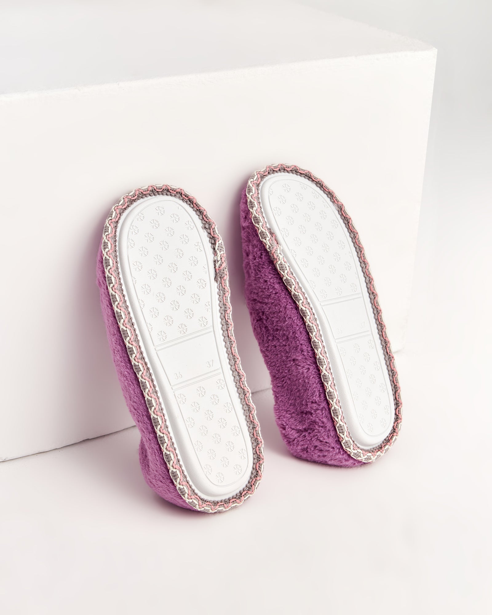 kadın ev içi ayakkabı,bayan ev içi ayakkabı,kadın ev ayakkabısı,kadın iç mekan ayakkabısı,kadın ev ayakkabı modelleri,rahat kadın ev içi ayakkabı,ortopedik ev içi ayakkabı kadın,yumuşak tabanlı kadın ev ayakkabısı,kapalı kadın ev içi ayakkabı,kadın ev ayakkabısı kışlık