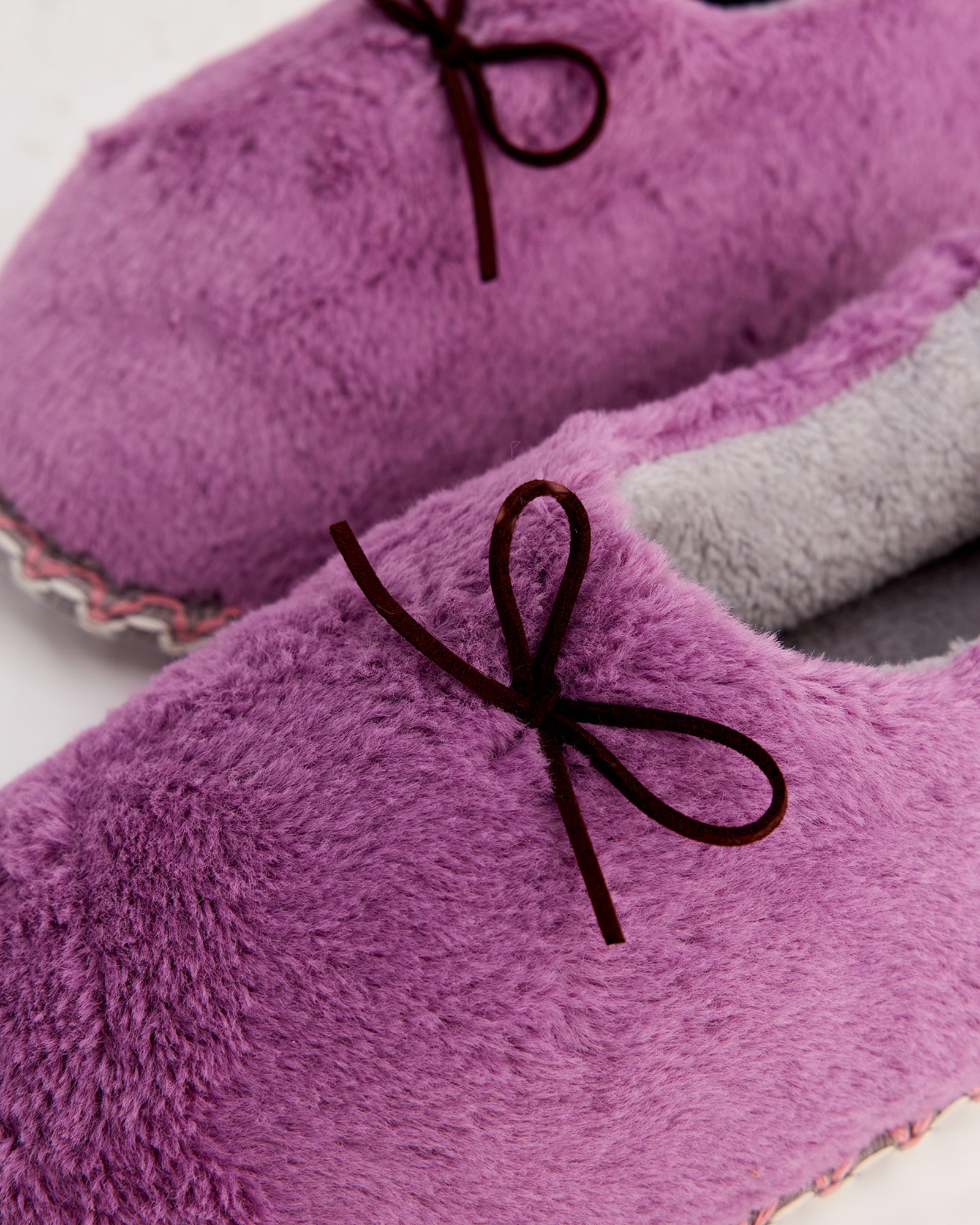 kadın ev içi ayakkabı,bayan ev içi ayakkabı,kadın ev ayakkabısı,kadın iç mekan ayakkabısı,kadın ev ayakkabı modelleri,rahat kadın ev içi ayakkabı,ortopedik ev içi ayakkabı kadın,yumuşak tabanlı kadın ev ayakkabısı,kapalı kadın ev içi ayakkabı,kadın ev ayakkabısı kışlık