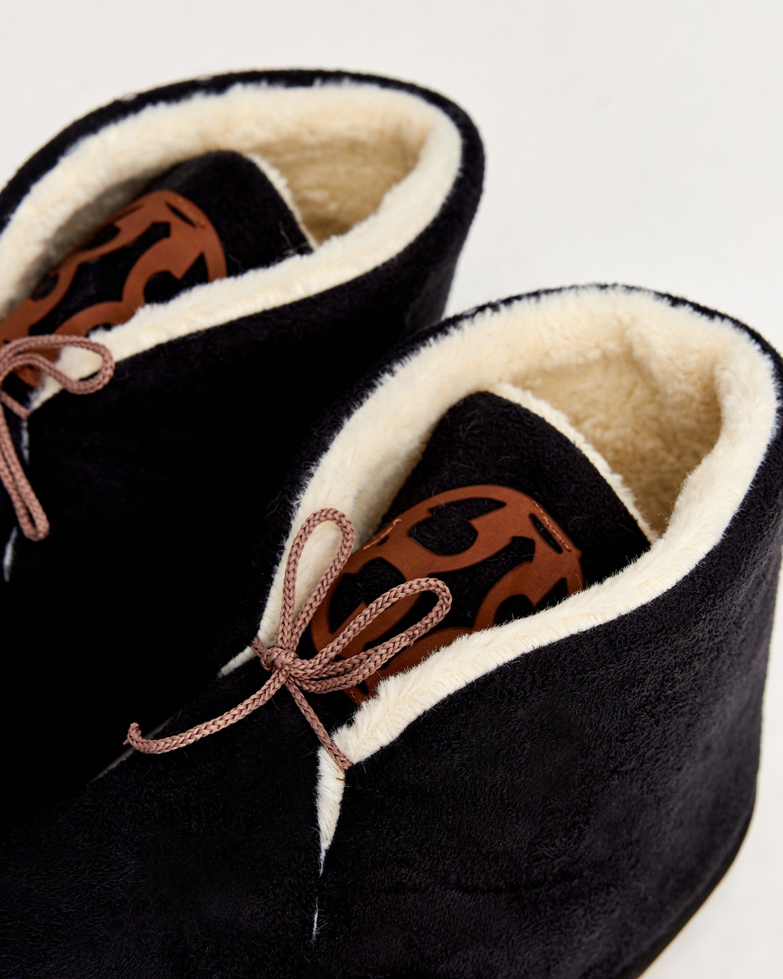 erkek panduf,erkek ev içi panduf,erkek ev pandufu,erkek kışlık panduf,ev için erkek panduf,erkek panduf modelleri,erkek ev içi panduf çeşitleri,konforlu erkek panduf,rahat erkek panduf