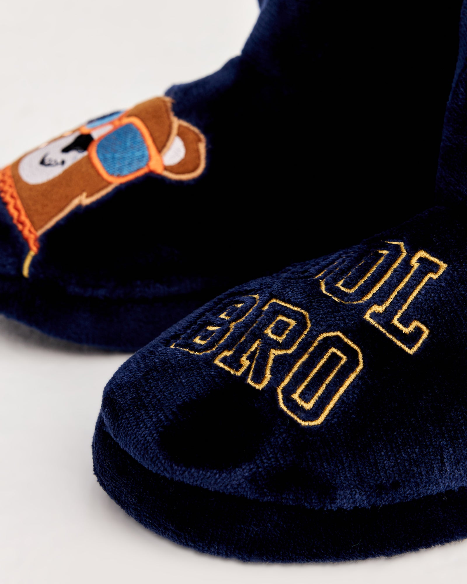 erkek panduf,erkek ev içi panduf,erkek ev pandufu,erkek kışlık panduf,ev için erkek panduf,erkek panduf modelleri,erkek ev içi panduf çeşitleri,konforlu erkek panduf,rahat erkek panduf