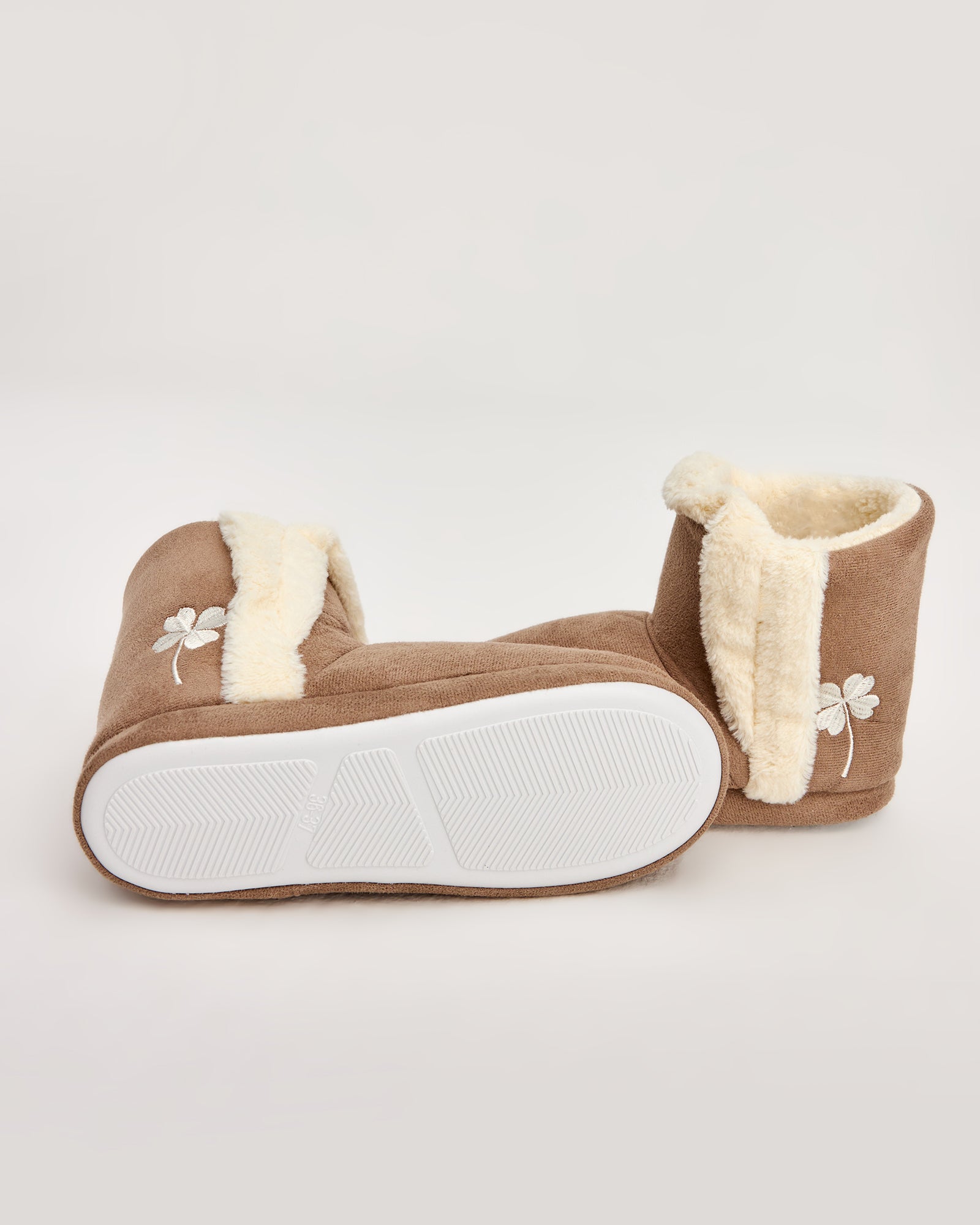 kadın panduf,kadın ev içi panduf,bayan panduf,kadın kışlık panduf,ev için kadın panduf,kadın panduf modelleri,yumuşak kadın panduf,sıcak tutan kadın panduf,kadın ev pandufu,peluş kadın panduf