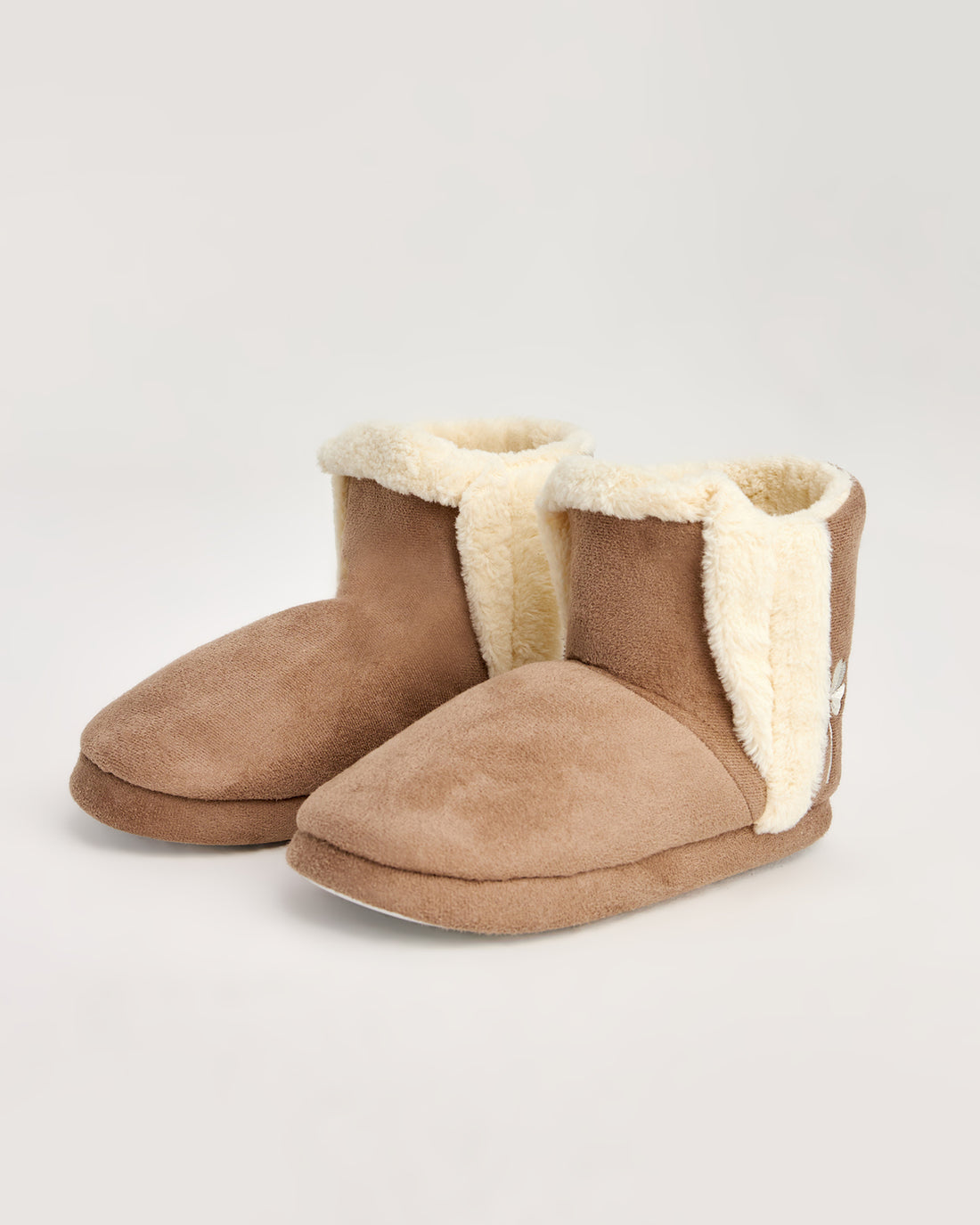 kadın panduf,kadın ev içi panduf,bayan panduf,kadın kışlık panduf,ev için kadın panduf,kadın panduf modelleri,yumuşak kadın panduf,sıcak tutan kadın panduf,kadın ev pandufu,peluş kadın panduf