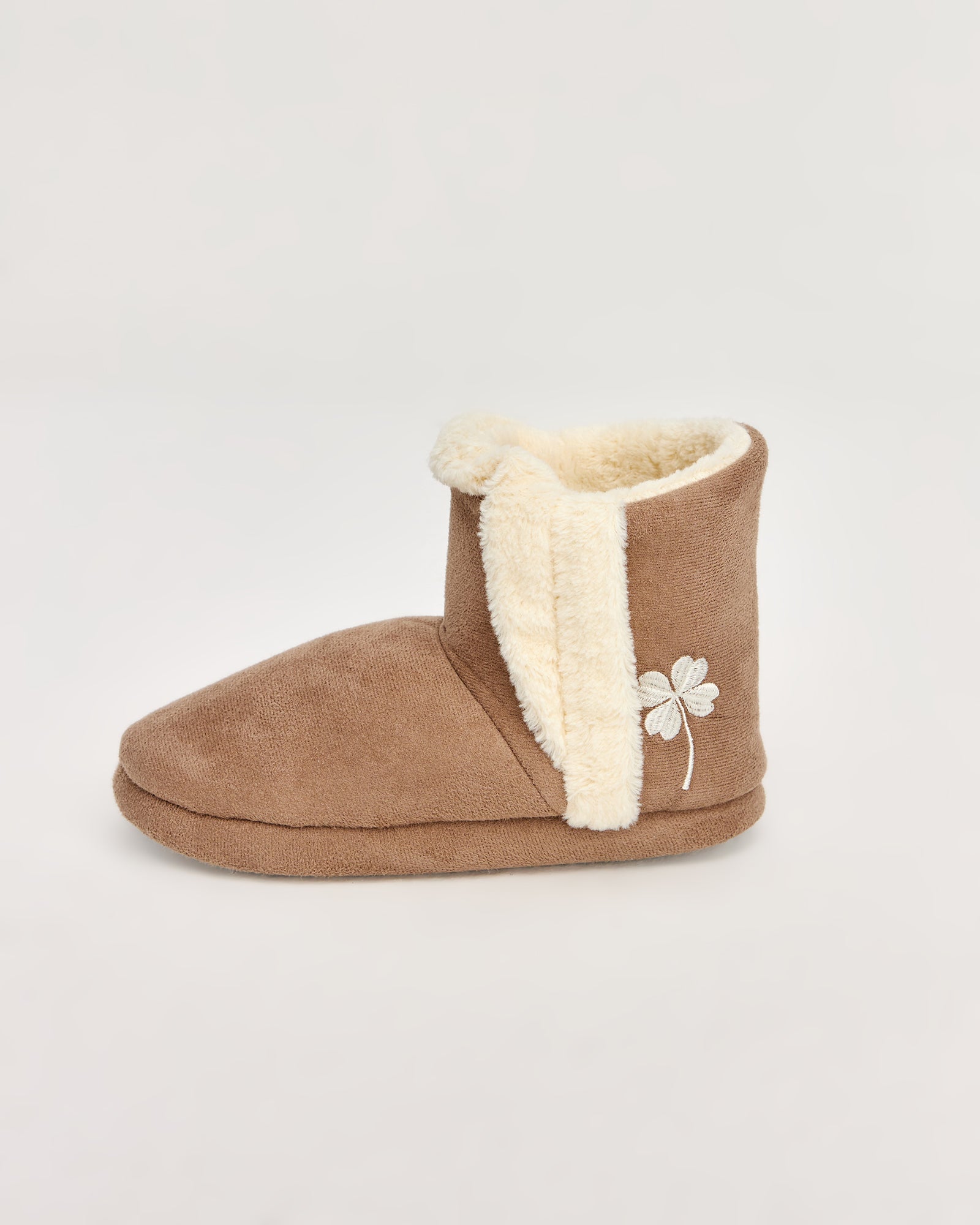 kadın panduf,kadın ev içi panduf,bayan panduf,kadın kışlık panduf,ev için kadın panduf,kadın panduf modelleri,yumuşak kadın panduf,sıcak tutan kadın panduf,kadın ev pandufu,peluş kadın panduf