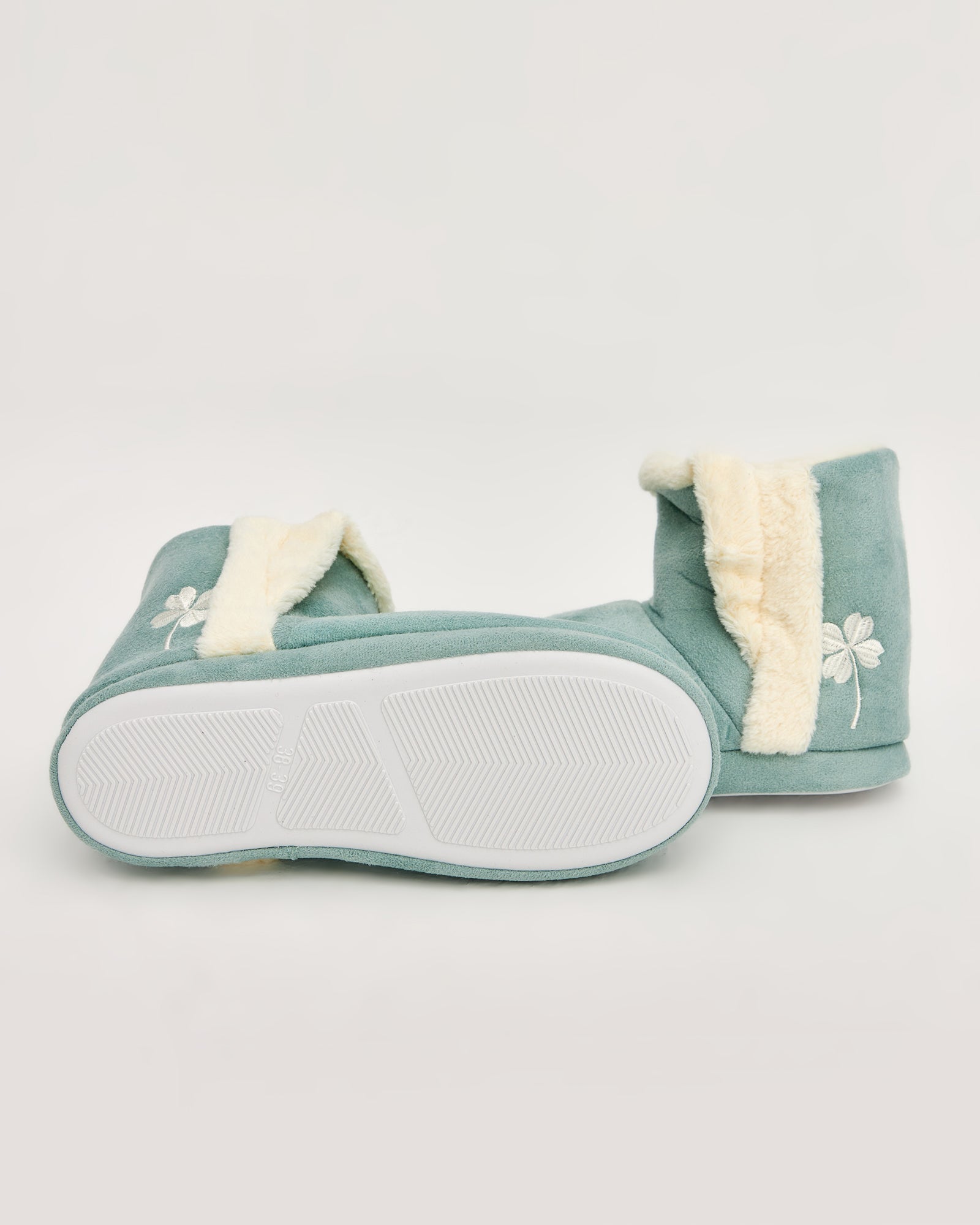 kadın panduf,kadın ev içi panduf,bayan panduf,kadın kışlık panduf,ev için kadın panduf,kadın panduf modelleri,yumuşak kadın panduf,sıcak tutan kadın panduf,kadın ev pandufu,peluş kadın panduf