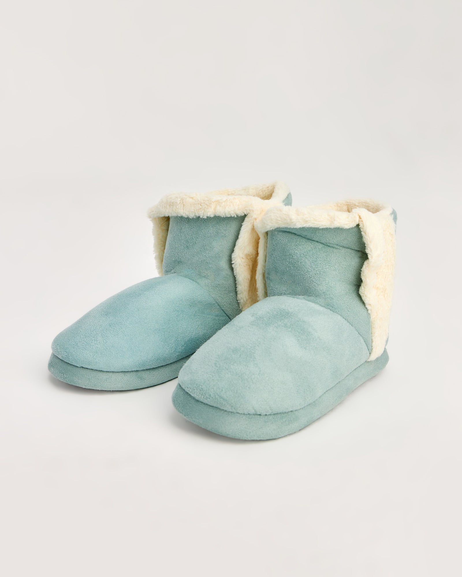 kadın panduf,kadın ev içi panduf,bayan panduf,kadın kışlık panduf,ev için kadın panduf,kadın panduf modelleri,yumuşak kadın panduf,sıcak tutan kadın panduf,kadın ev pandufu,peluş kadın panduf