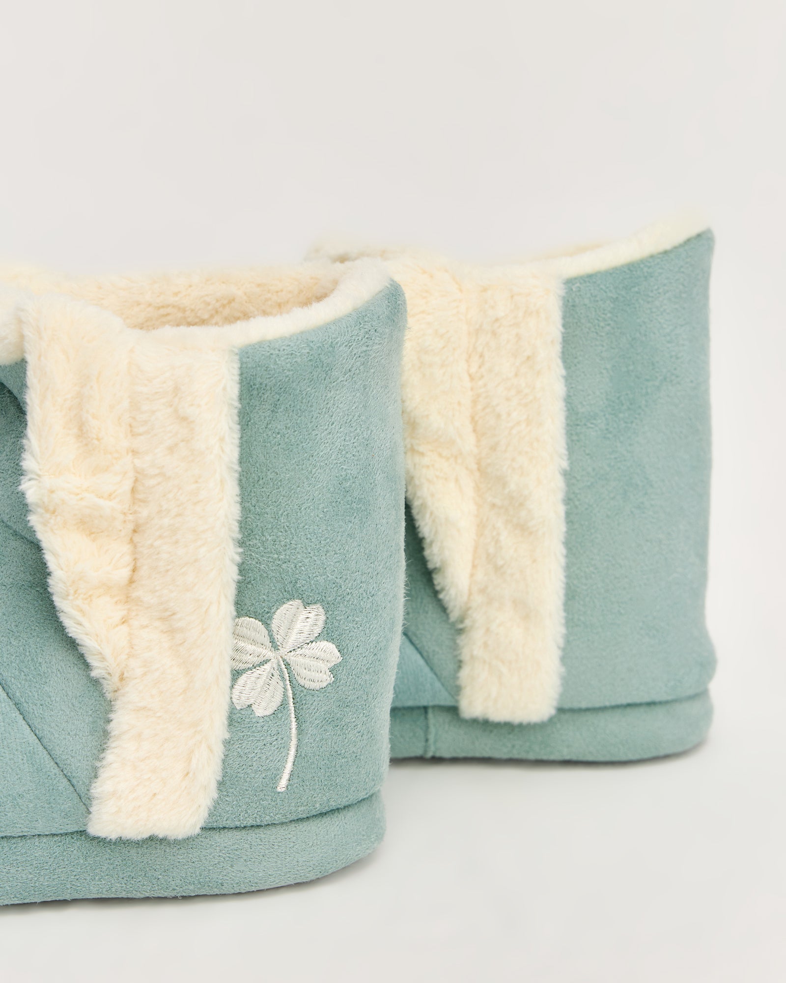 kadın panduf,kadın ev içi panduf,bayan panduf,kadın kışlık panduf,ev için kadın panduf,kadın panduf modelleri,yumuşak kadın panduf,sıcak tutan kadın panduf,kadın ev pandufu,peluş kadın panduf