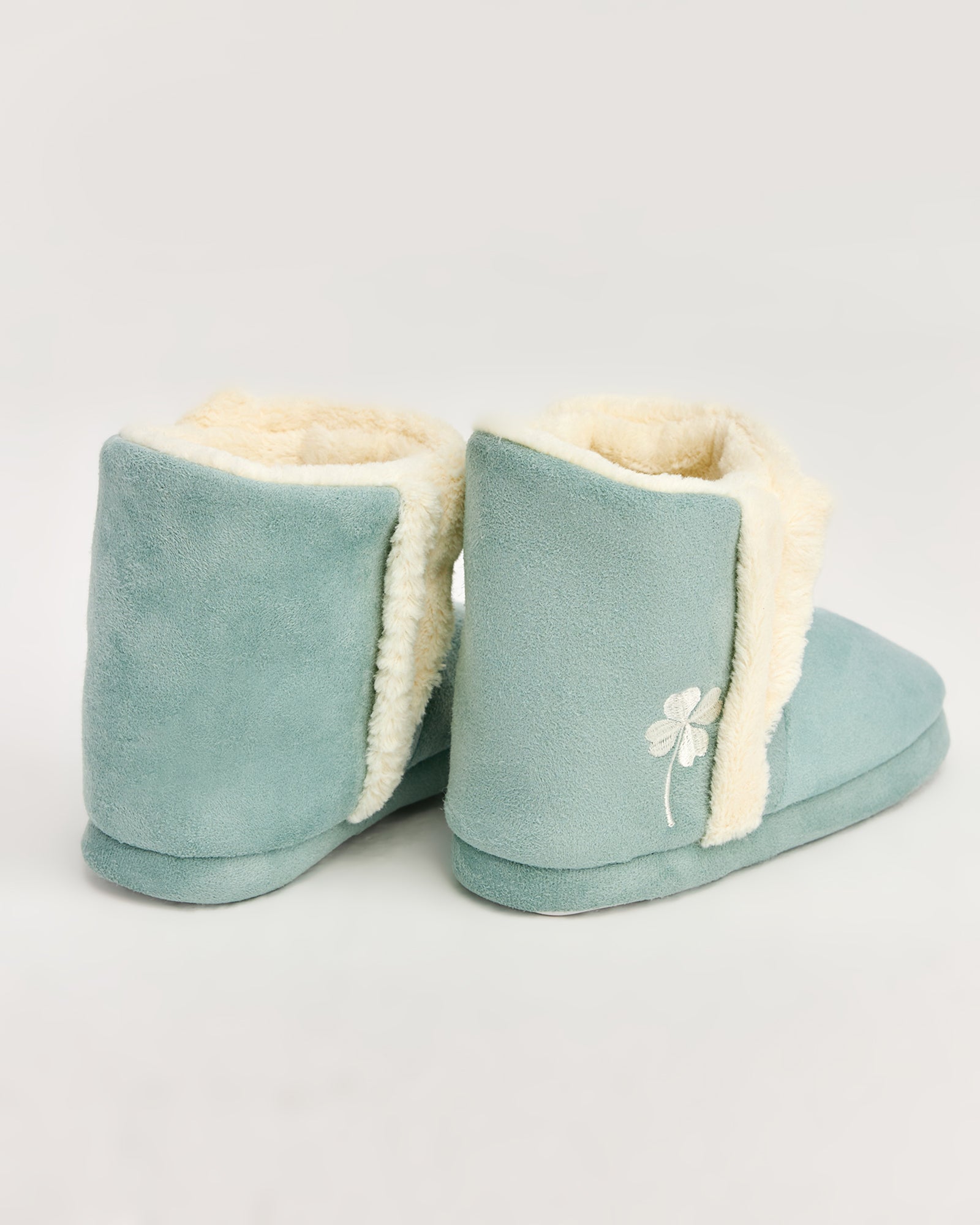 kadın panduf,kadın ev içi panduf,bayan panduf,kadın kışlık panduf,ev için kadın panduf,kadın panduf modelleri,yumuşak kadın panduf,sıcak tutan kadın panduf,kadın ev pandufu,peluş kadın panduf