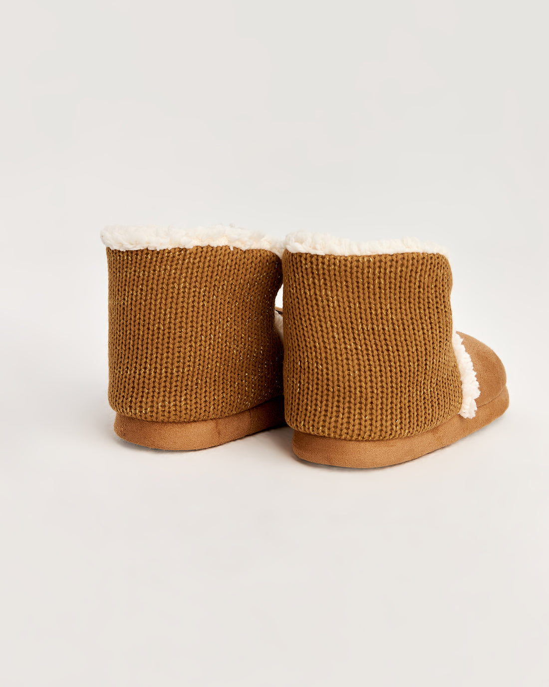 kadın panduf,kadın ev içi panduf,bayan panduf,kadın kışlık panduf,ev için kadın panduf,kadın panduf modelleri,yumuşak kadın panduf,sıcak tutan kadın panduf,kadın ev pandufu,peluş kadın panduf