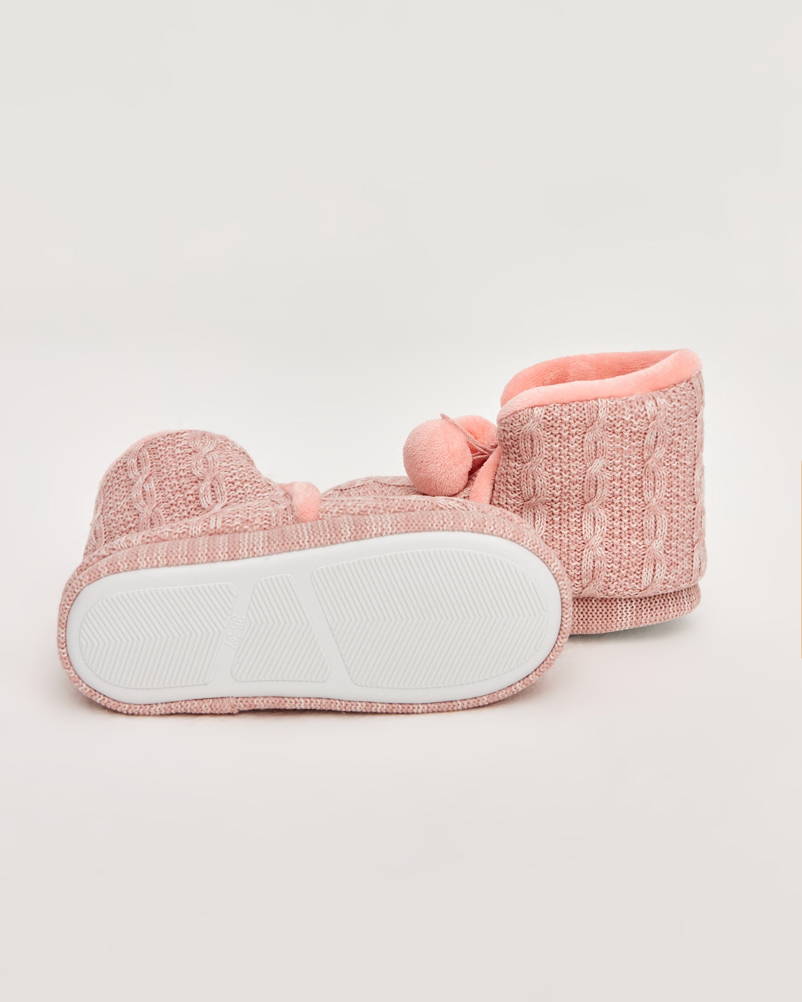 kadın panduf,kadın ev içi panduf,bayan panduf,kadın kışlık panduf,ev için kadın panduf,kadın panduf modelleri,yumuşak kadın panduf,sıcak tutan kadın panduf,kadın ev pandufu,peluş kadın panduf