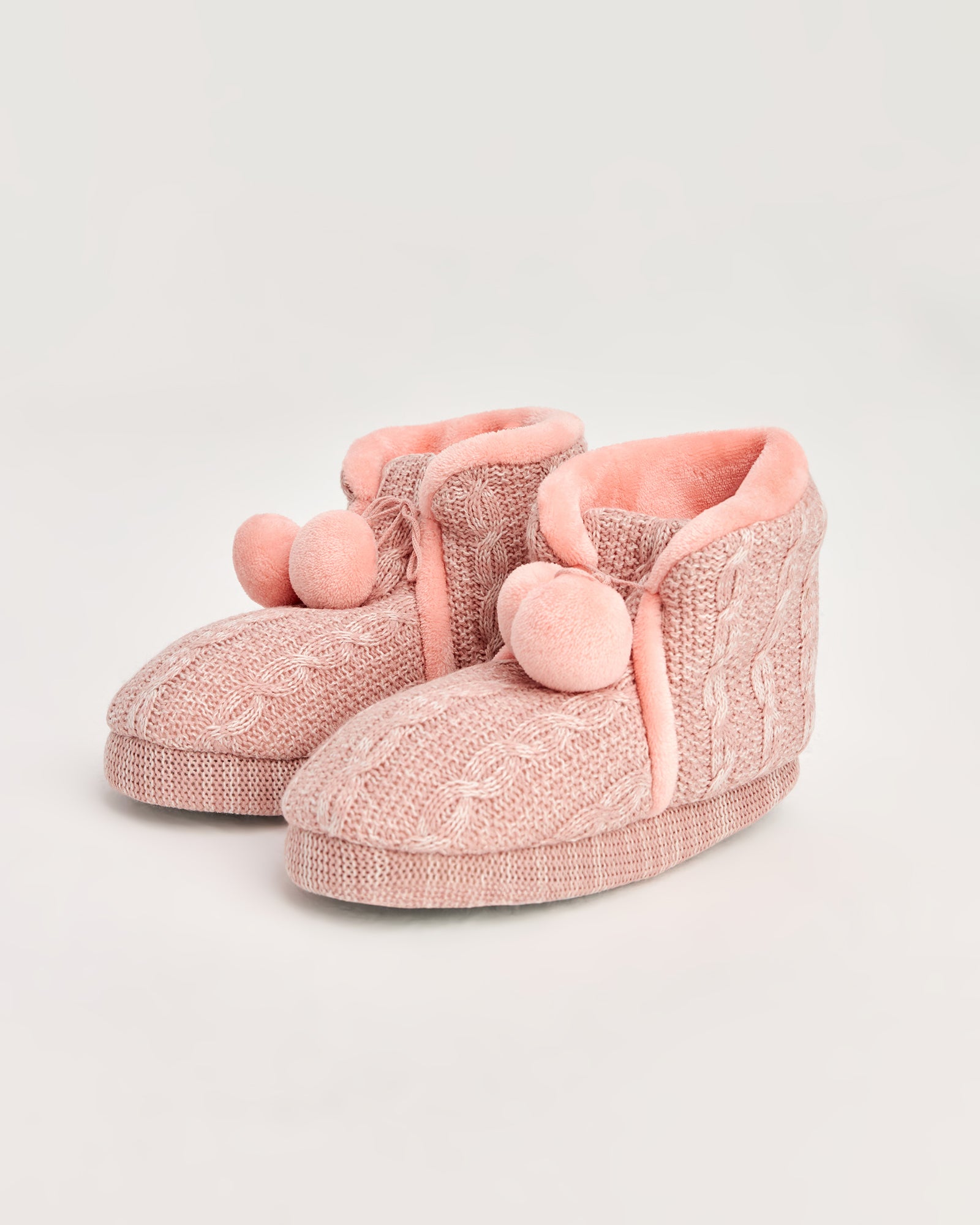 kadın panduf,kadın ev içi panduf,bayan panduf,kadın kışlık panduf,ev için kadın panduf,kadın panduf modelleri,yumuşak kadın panduf,sıcak tutan kadın panduf,kadın ev pandufu,peluş kadın panduf