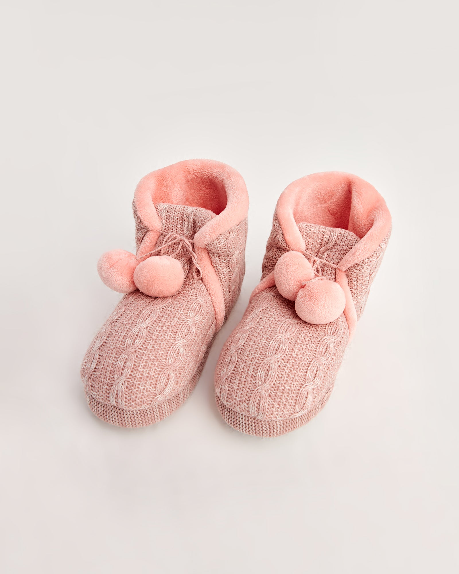 kadın panduf,kadın ev içi panduf,bayan panduf,kadın kışlık panduf,ev için kadın panduf,kadın panduf modelleri,yumuşak kadın panduf,sıcak tutan kadın panduf,kadın ev pandufu,peluş kadın panduf