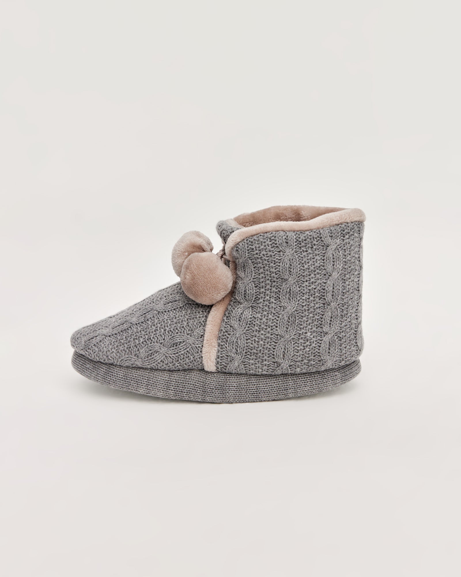 kadın panduf,kadın ev içi panduf,bayan panduf,kadın kışlık panduf,ev için kadın panduf,kadın panduf modelleri,yumuşak kadın panduf,sıcak tutan kadın panduf,kadın ev pandufu,peluş kadın panduf