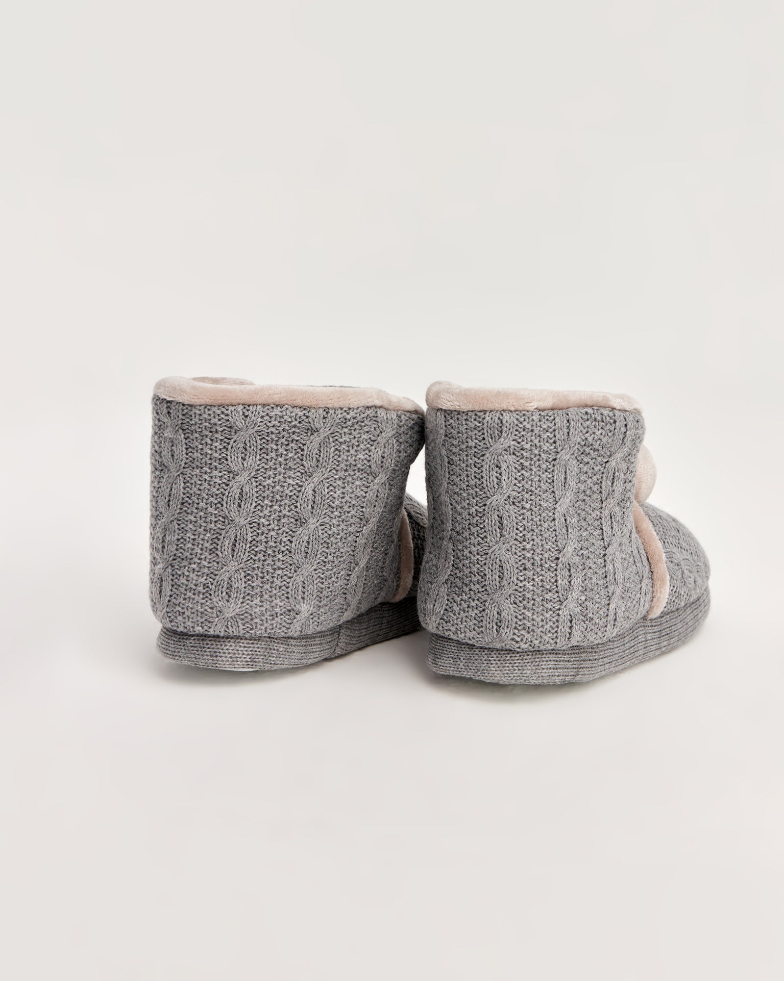 kadın panduf,kadın ev içi panduf,bayan panduf,kadın kışlık panduf,ev için kadın panduf,kadın panduf modelleri,yumuşak kadın panduf,sıcak tutan kadın panduf,kadın ev pandufu,peluş kadın panduf