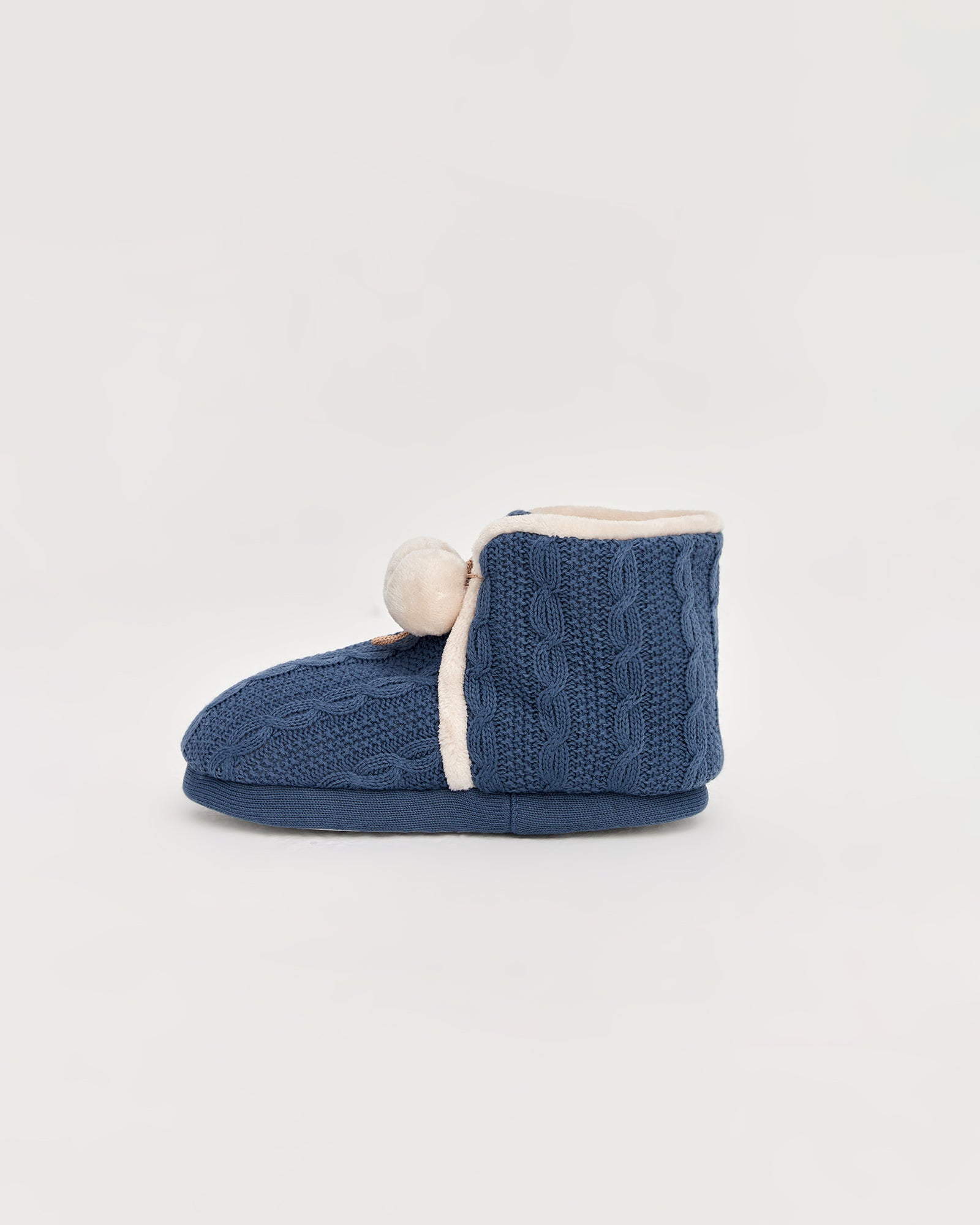 kadın panduf,kadın ev içi panduf,bayan panduf,kadın kışlık panduf,ev için kadın panduf,kadın panduf modelleri,yumuşak kadın panduf,sıcak tutan kadın panduf,kadın ev pandufu,peluş kadın panduf