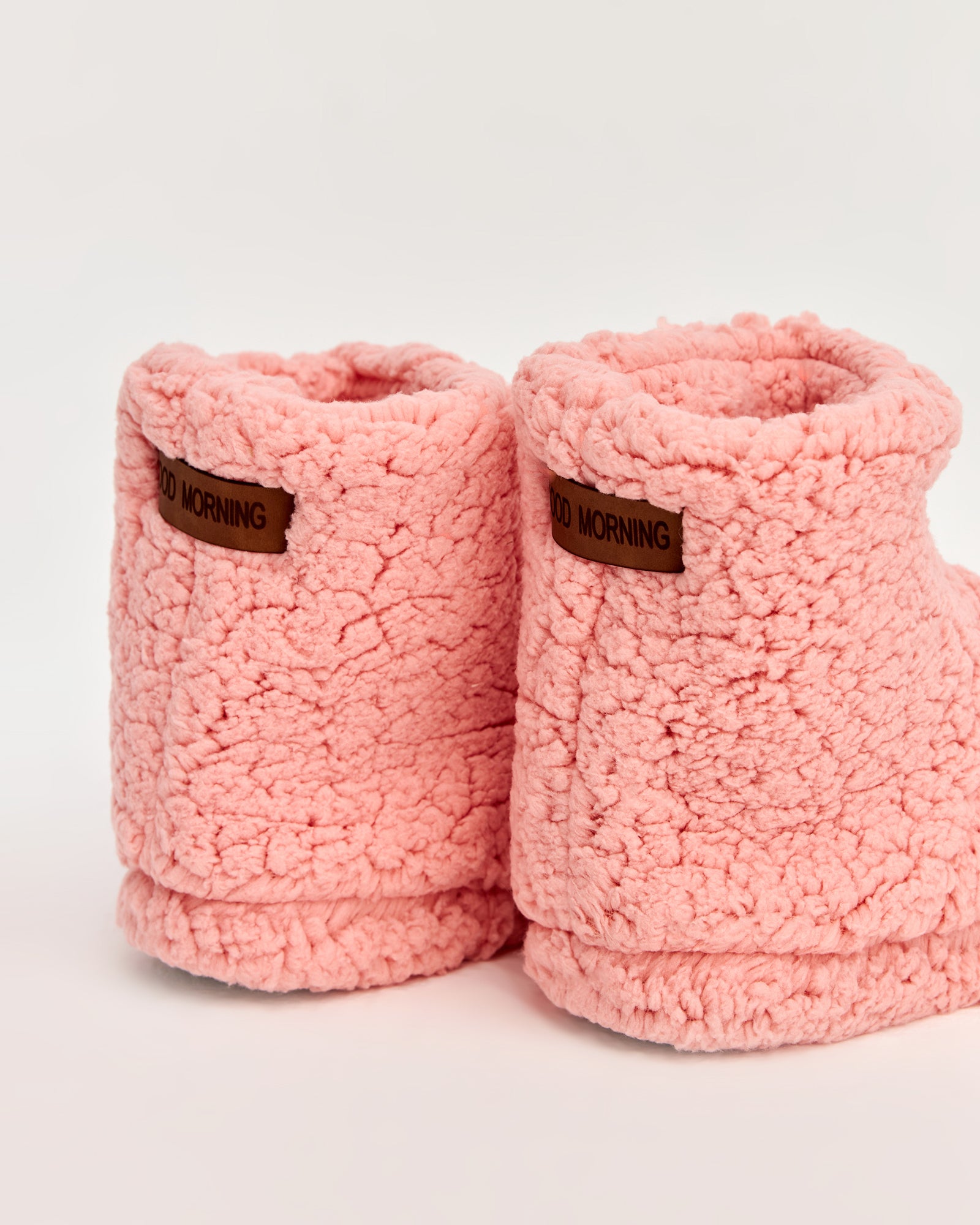 kadın panduf,kadın ev içi panduf,bayan panduf,kadın kışlık panduf,ev için kadın panduf,kadın panduf modelleri,yumuşak kadın panduf,sıcak tutan kadın panduf,kadın ev pandufu,peluş kadın panduf