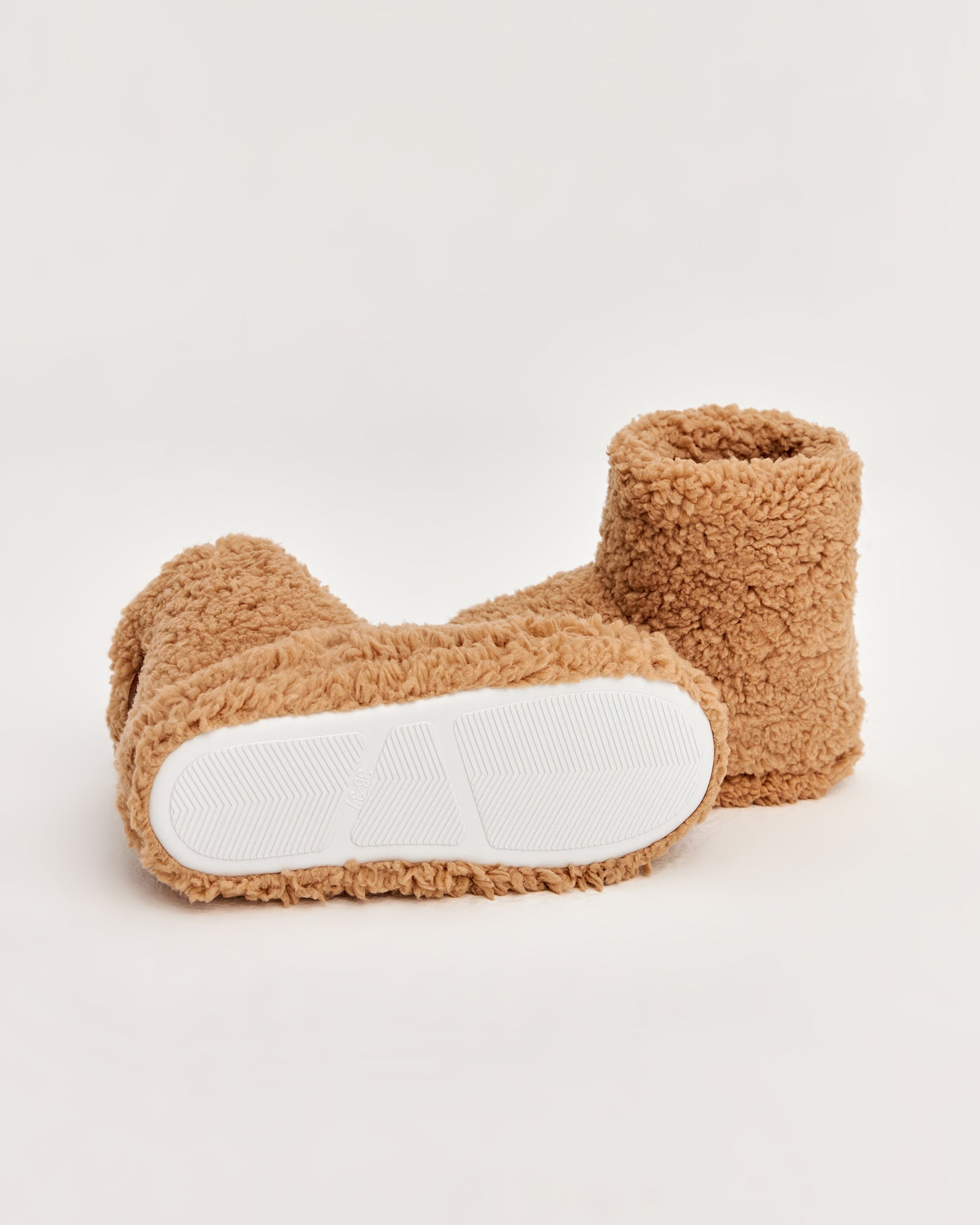 kadın panduf,kadın ev içi panduf,bayan panduf,kadın kışlık panduf,ev için kadın panduf,kadın panduf modelleri,yumuşak kadın panduf,sıcak tutan kadın panduf,kadın ev pandufu,peluş kadın panduf