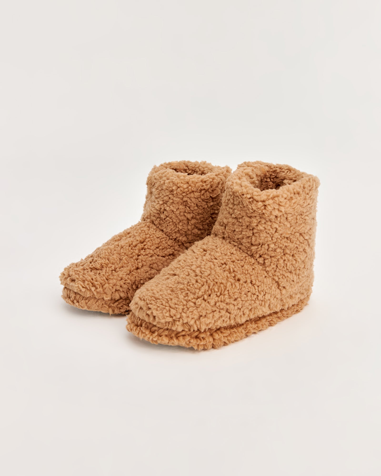 kadın panduf,kadın ev içi panduf,bayan panduf,kadın kışlık panduf,ev için kadın panduf,kadın panduf modelleri,yumuşak kadın panduf,sıcak tutan kadın panduf,kadın ev pandufu,peluş kadın panduf