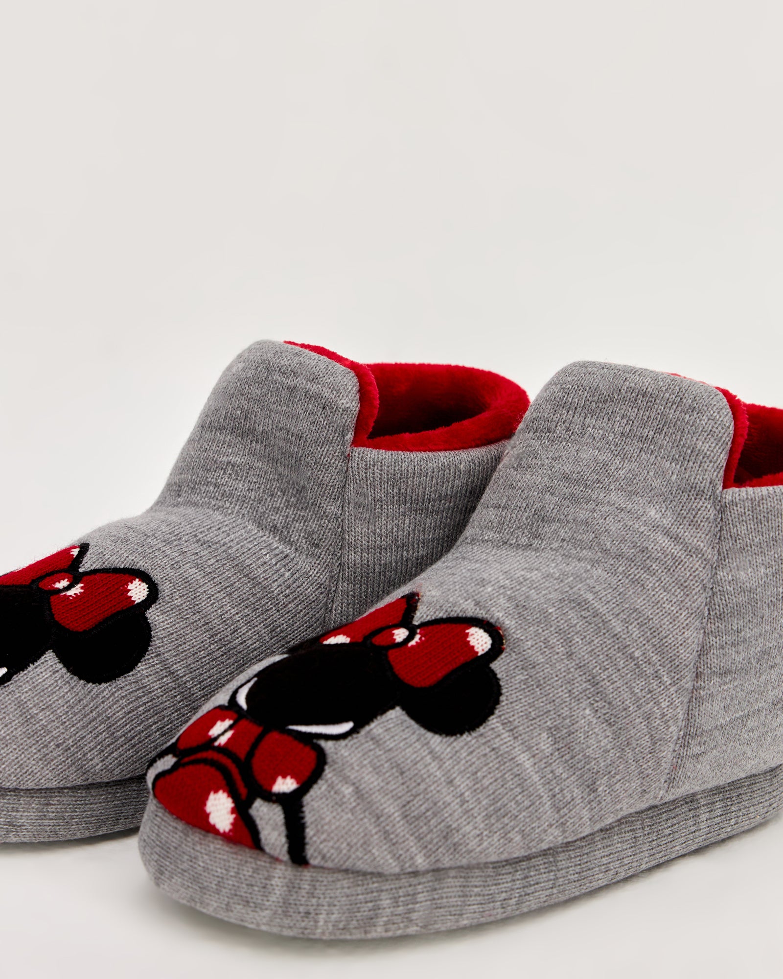 kadın panduf,kadın ev içi panduf,bayan panduf,kadın kışlık panduf,ev için kadın panduf,kadın panduf modelleri,yumuşak kadın panduf,sıcak tutan kadın panduf,kadın ev pandufu,peluş kadın panduf