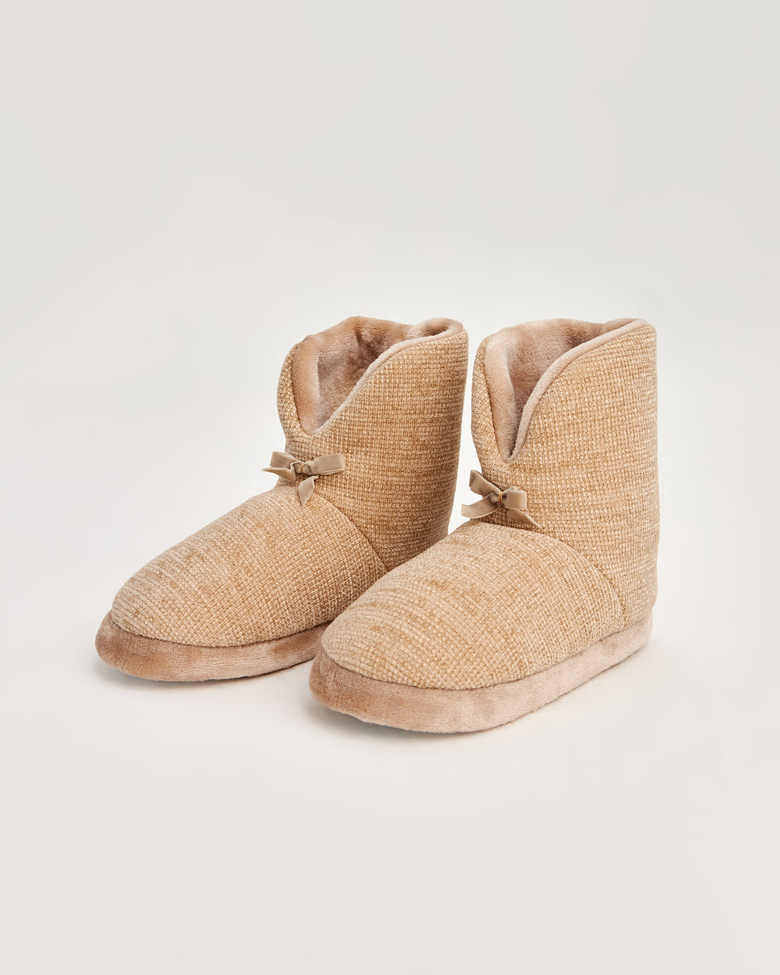 kadın panduf,kadın ev içi panduf,bayan panduf,kadın kışlık panduf,ev için kadın panduf,kadın panduf modelleri,yumuşak kadın panduf,sıcak tutan kadın panduf,kadın ev pandufu,peluş kadın panduf